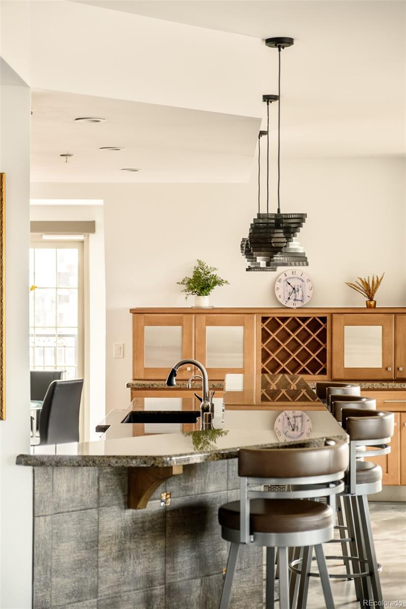 975 N Lincoln Street Unit: 14D