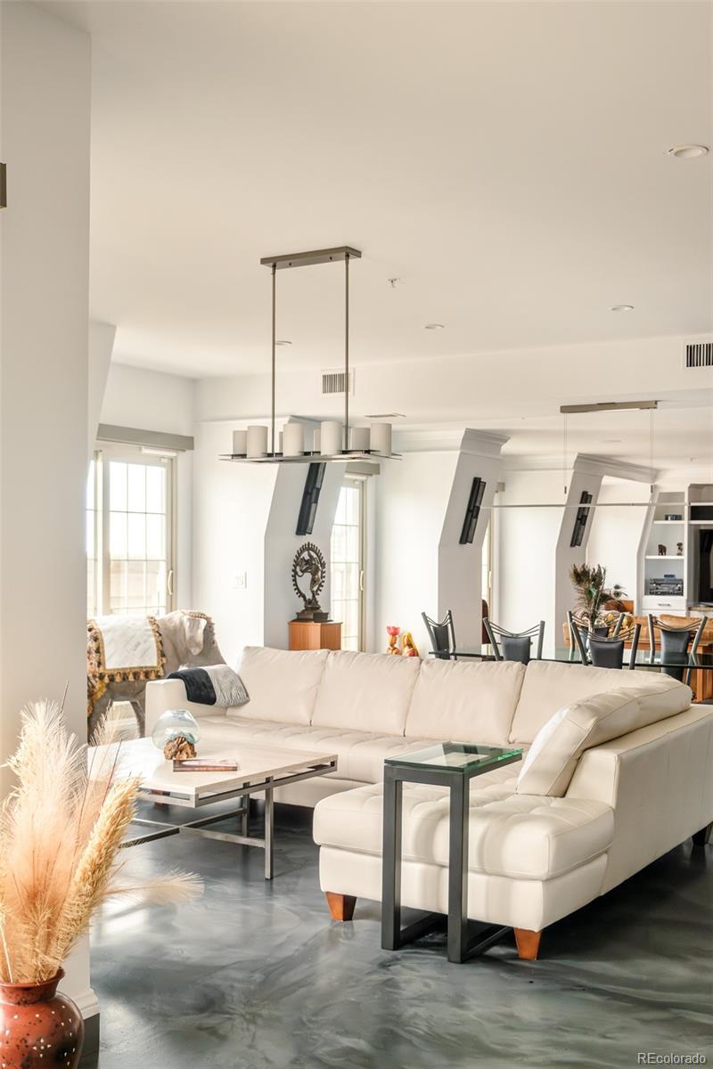 975 N Lincoln Street Unit: 14D