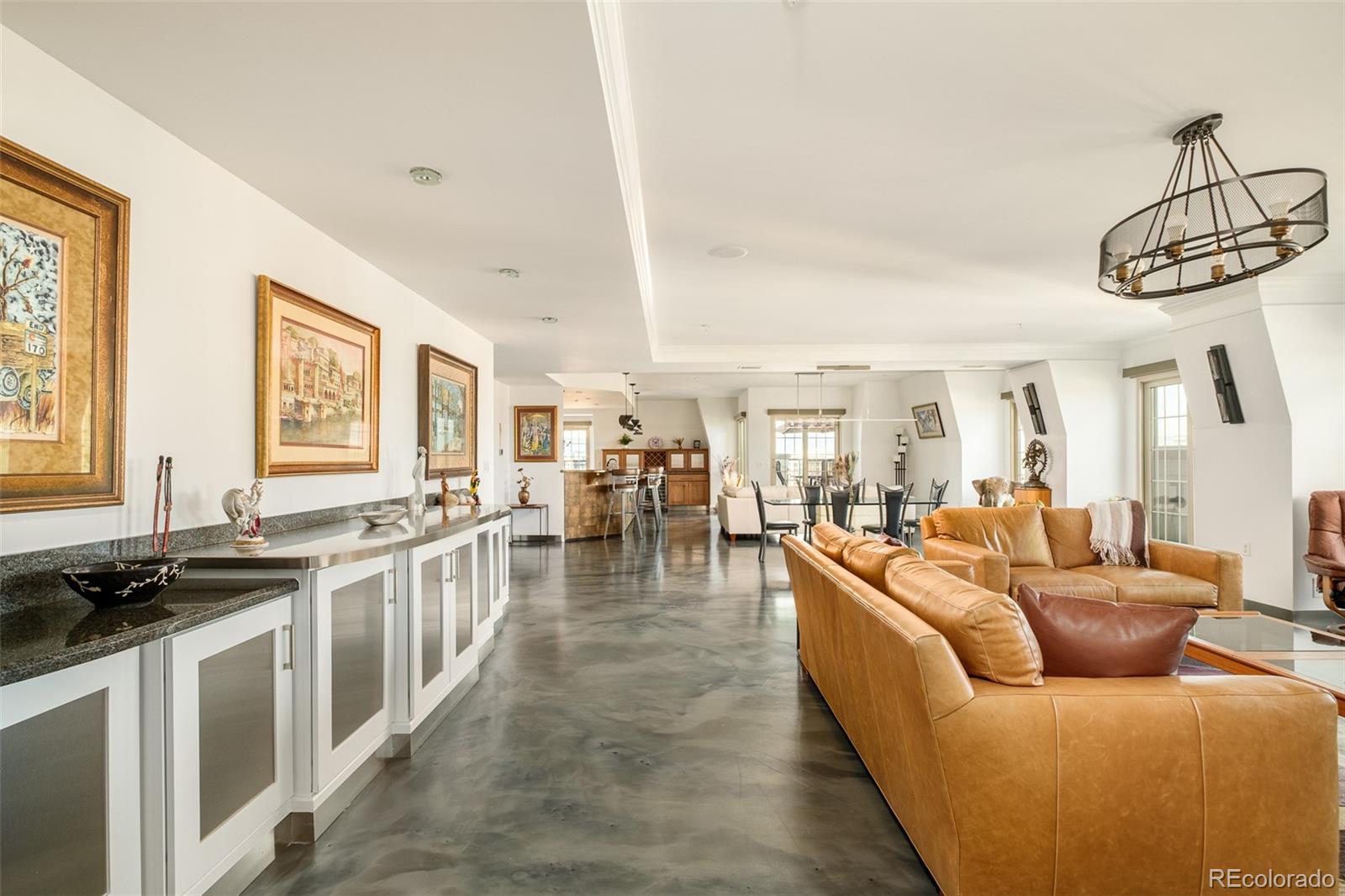 975 N Lincoln Street Unit: 14D