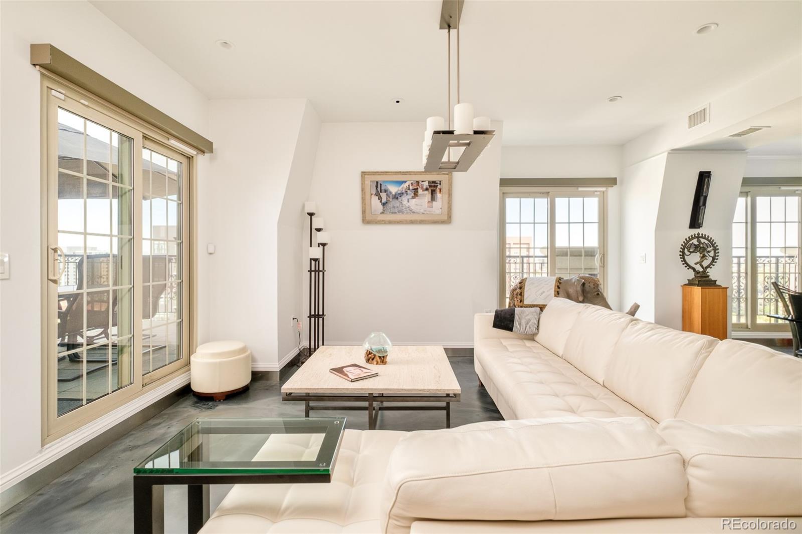 975 N Lincoln Street Unit: 14D