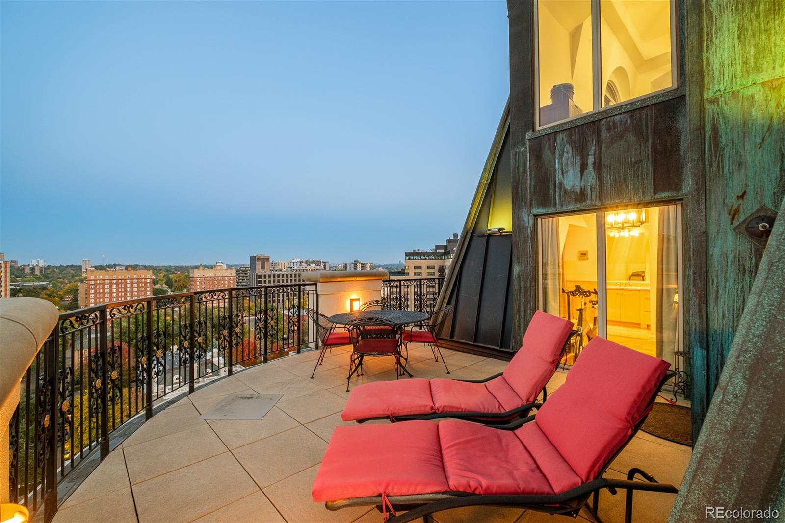 975 N Lincoln Street Unit: 14D