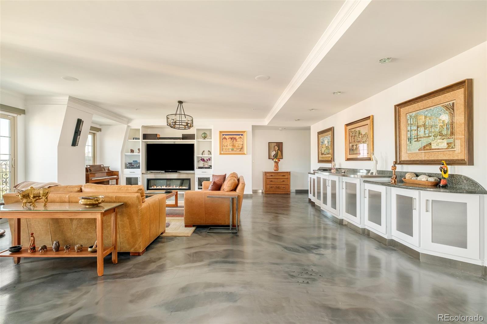 975 N Lincoln Street Unit: 14D