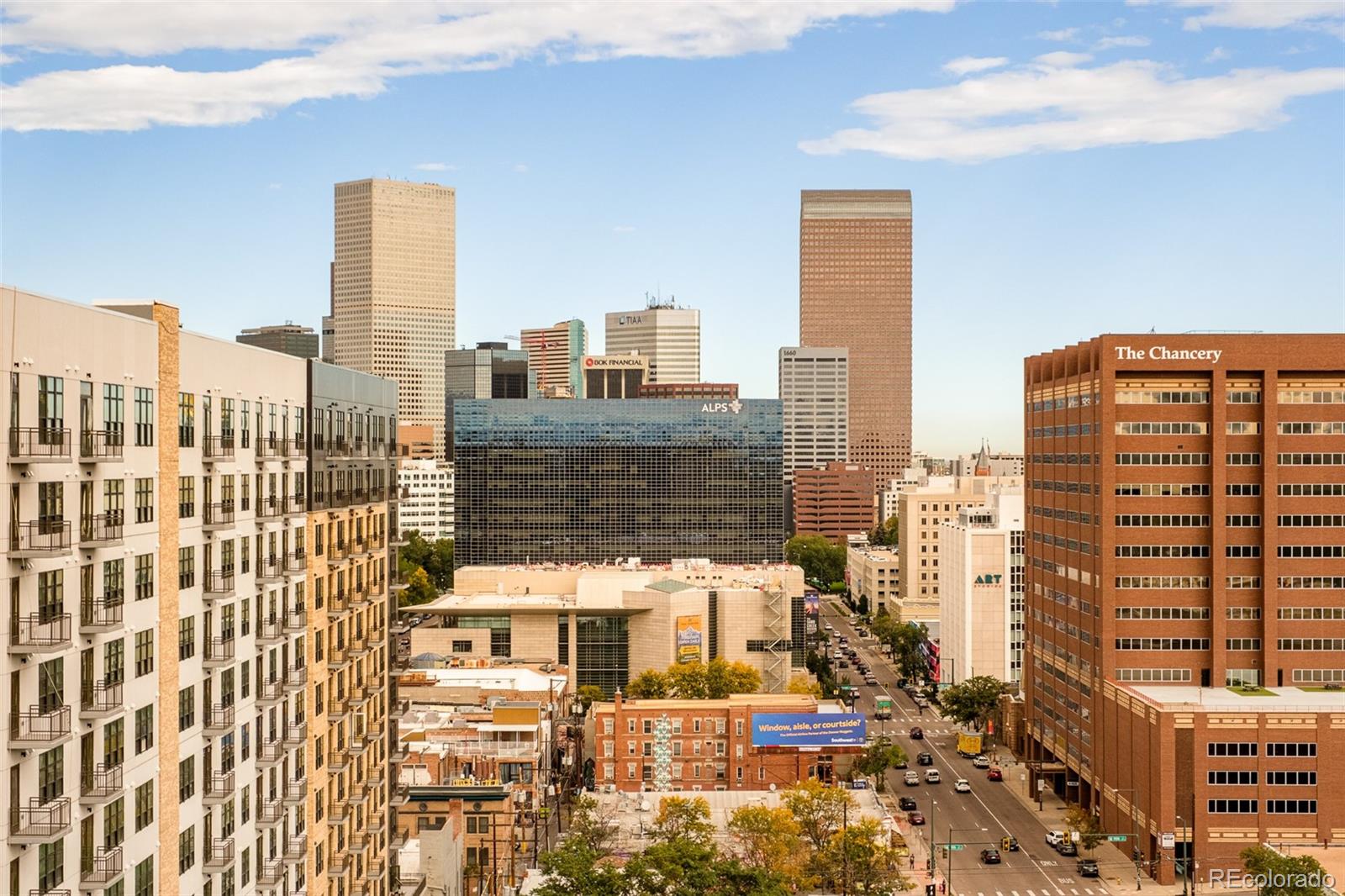 975 N Lincoln Street Unit: 14D