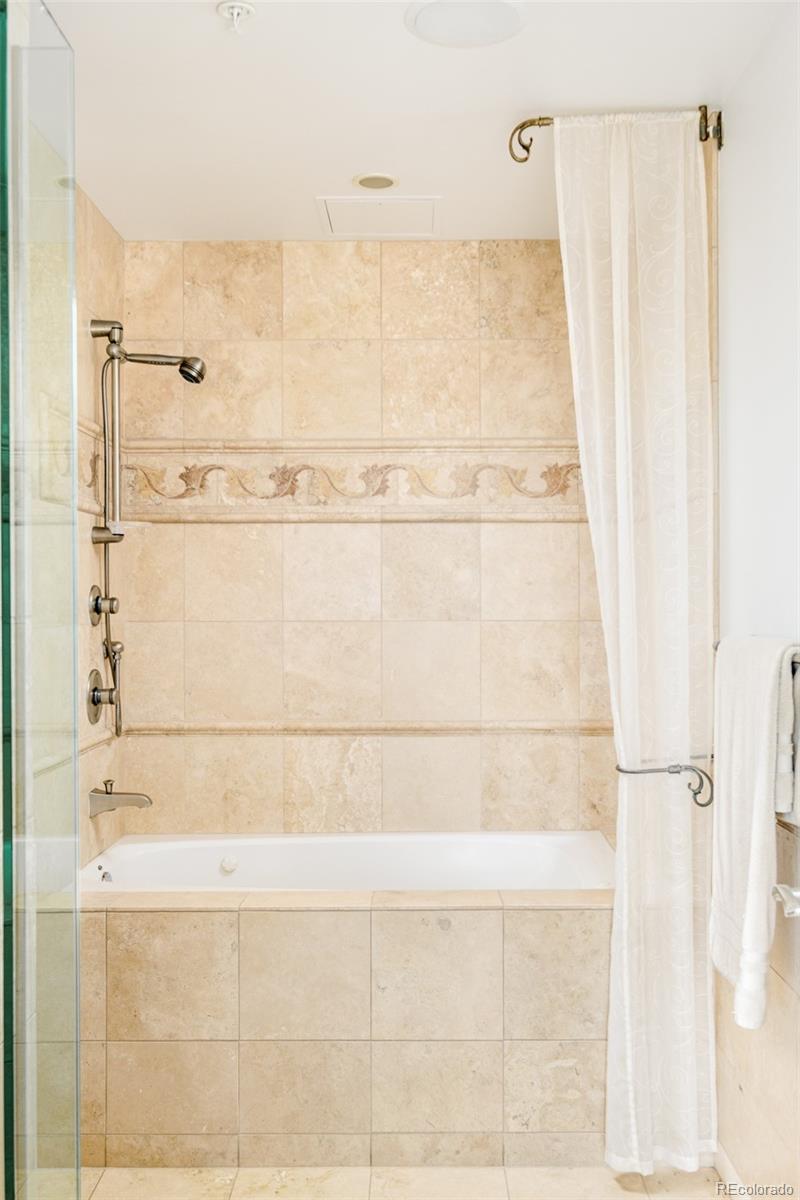 975 N Lincoln Street Unit: 14D