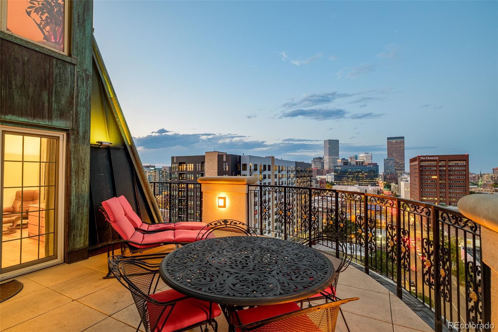 975 N Lincoln Street Unit: 14D