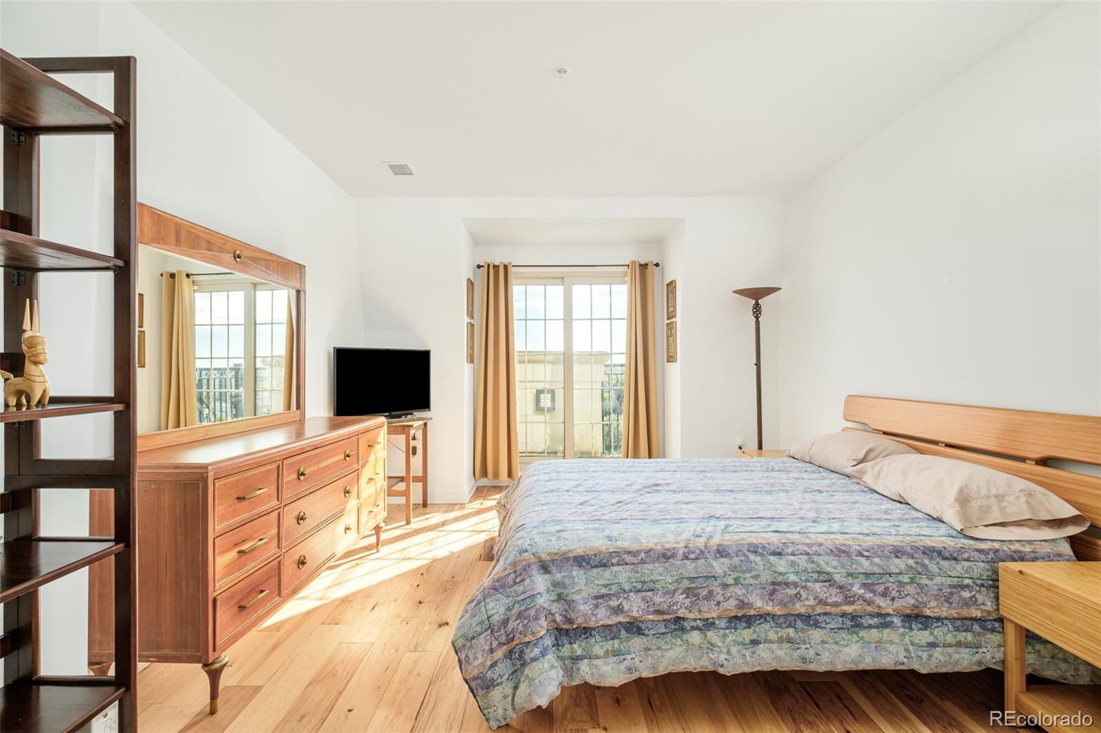 975 N Lincoln Street Unit: 14D