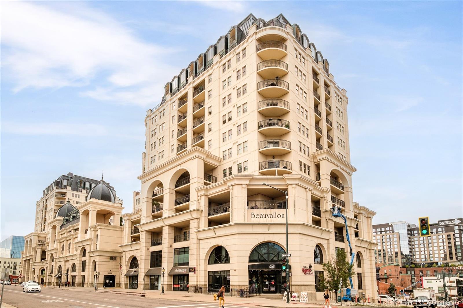 975 N Lincoln Street Unit: 14D