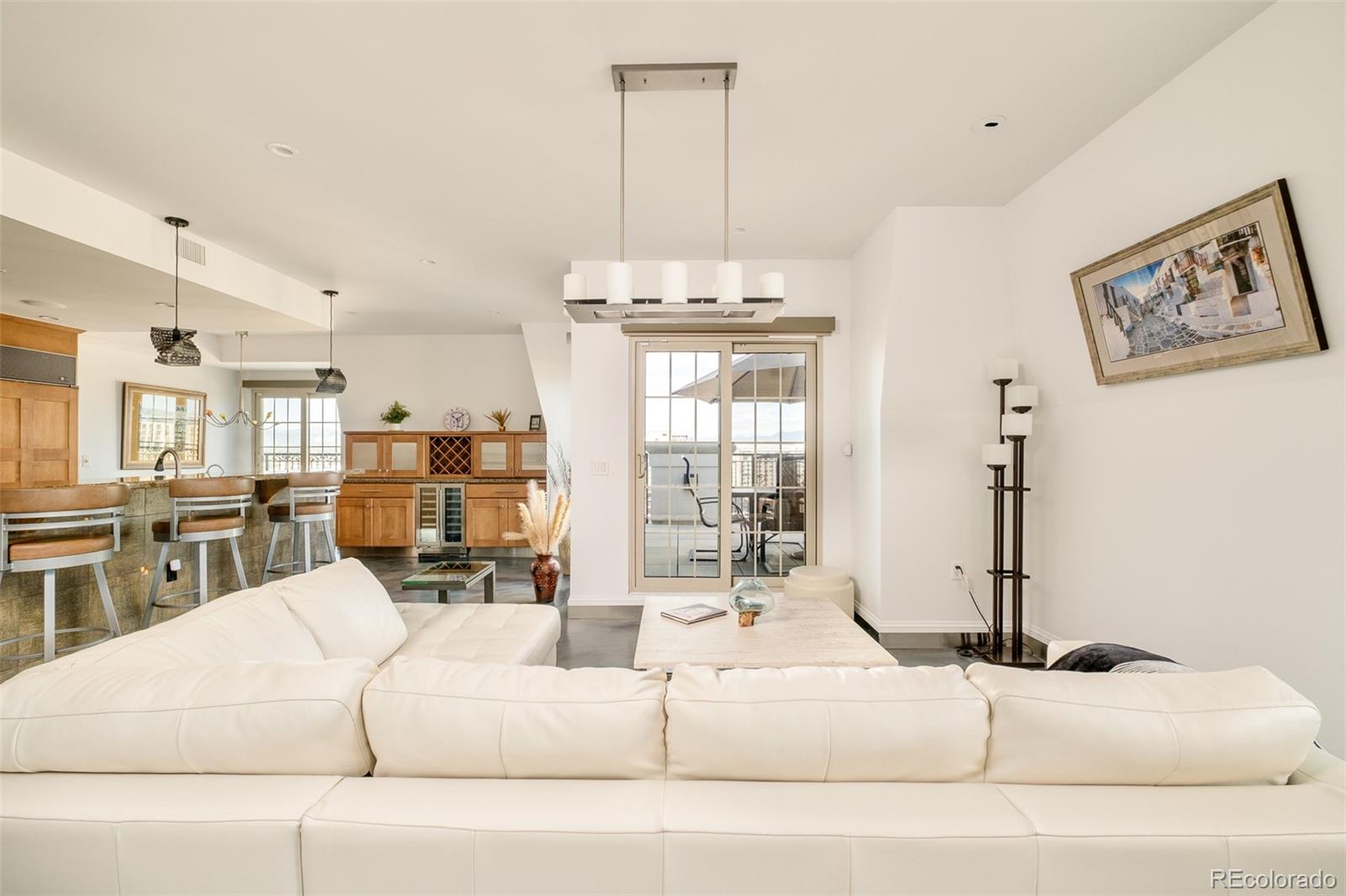 975 N Lincoln Street Unit: 14D