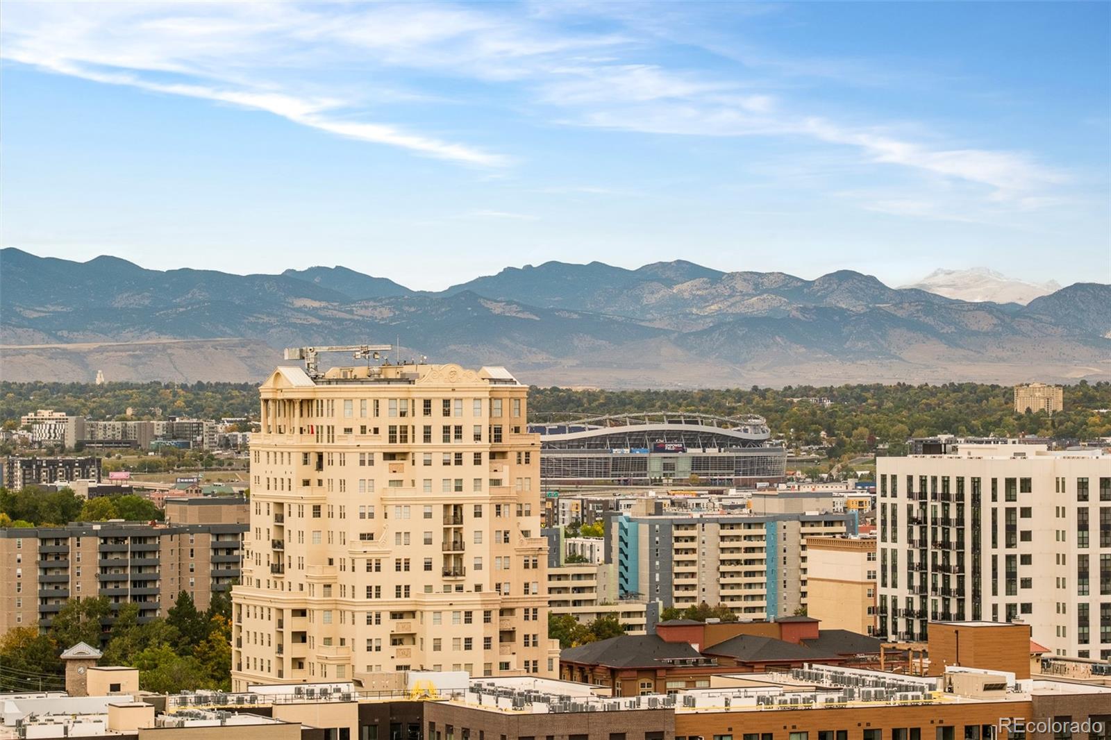 975 N Lincoln Street Unit: 14D