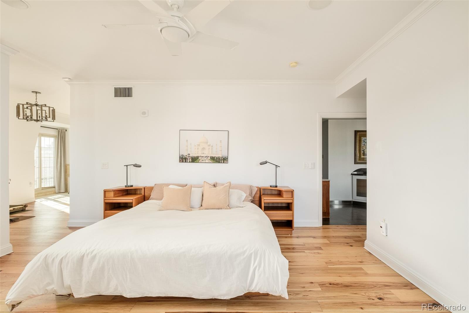 975 N Lincoln Street Unit: 14D