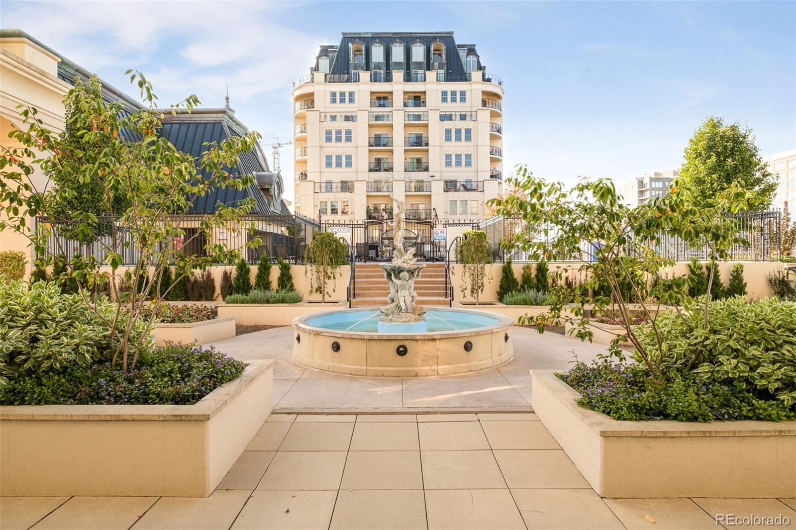 975 N Lincoln Street Unit: 14D