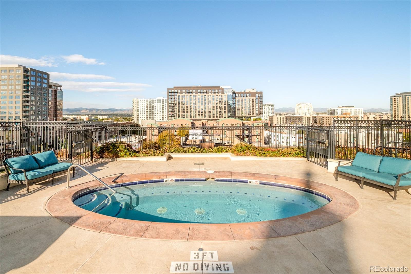 975 N Lincoln Street Unit: 14D