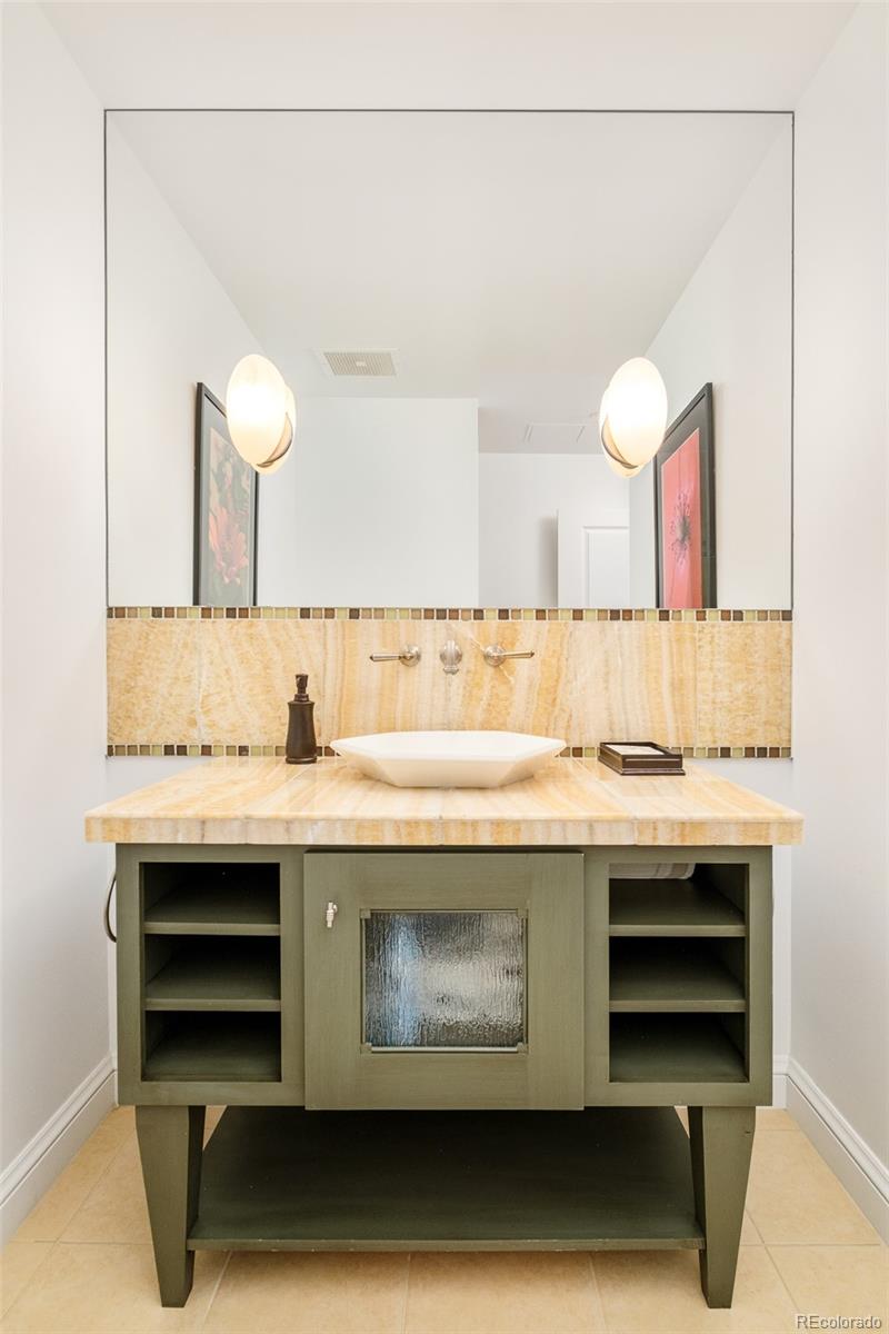 975 N Lincoln Street Unit: 14D