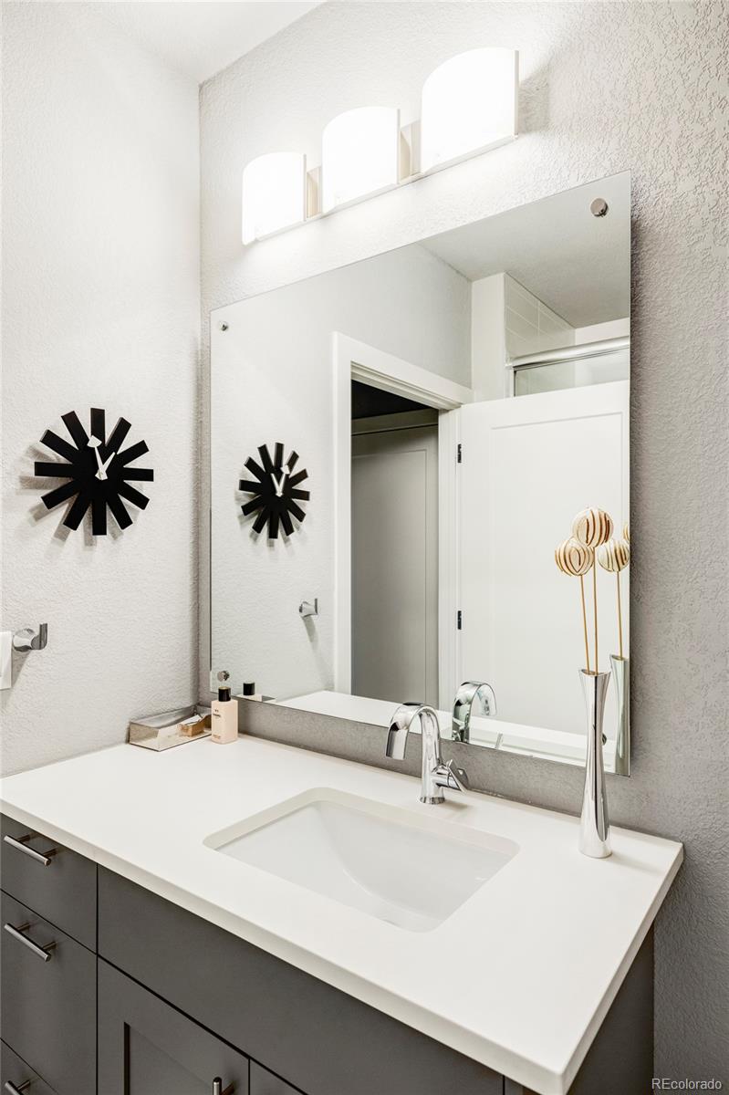 6619 E Lowry Boulevard Unit: 302