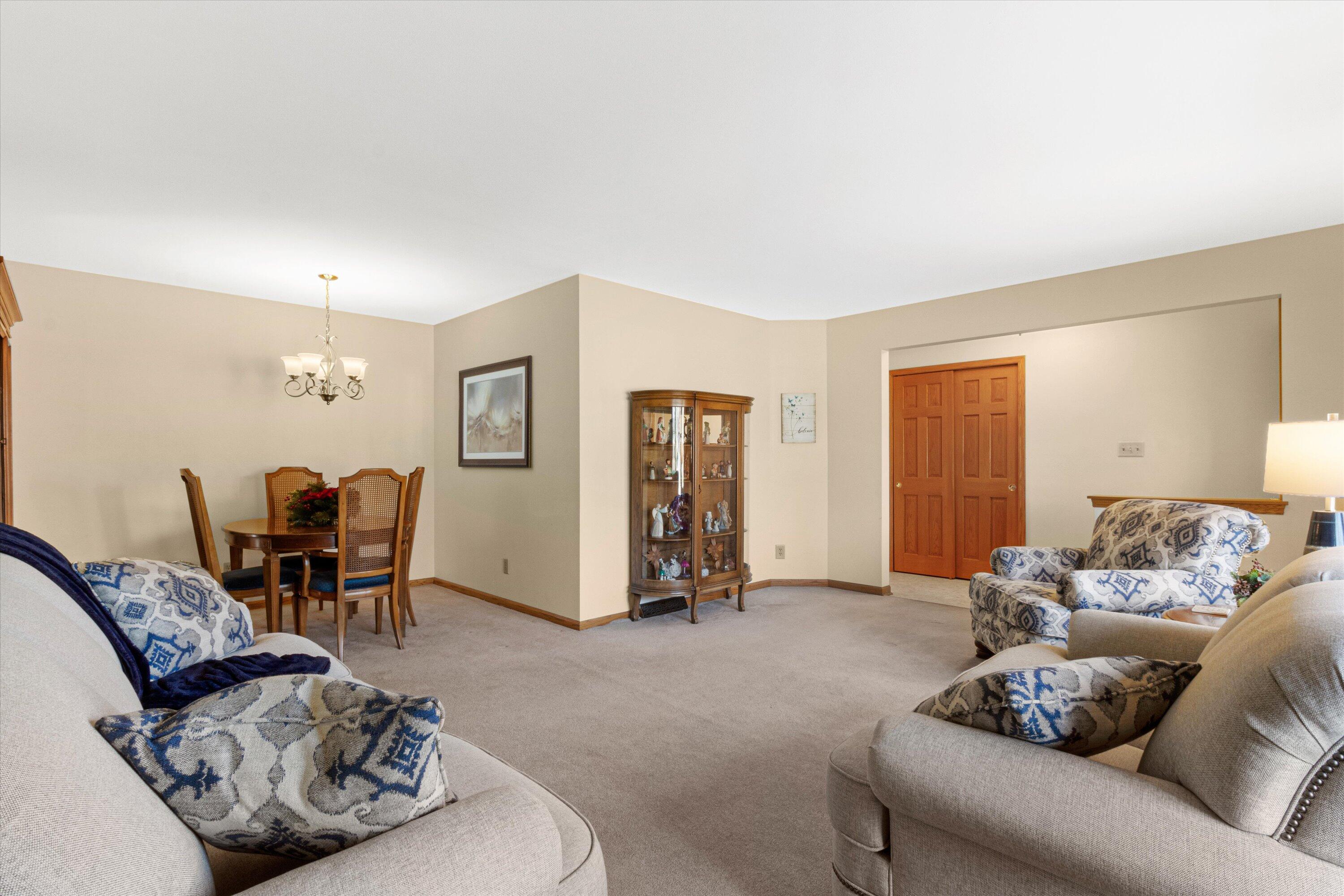 6355 W Pierner Pl