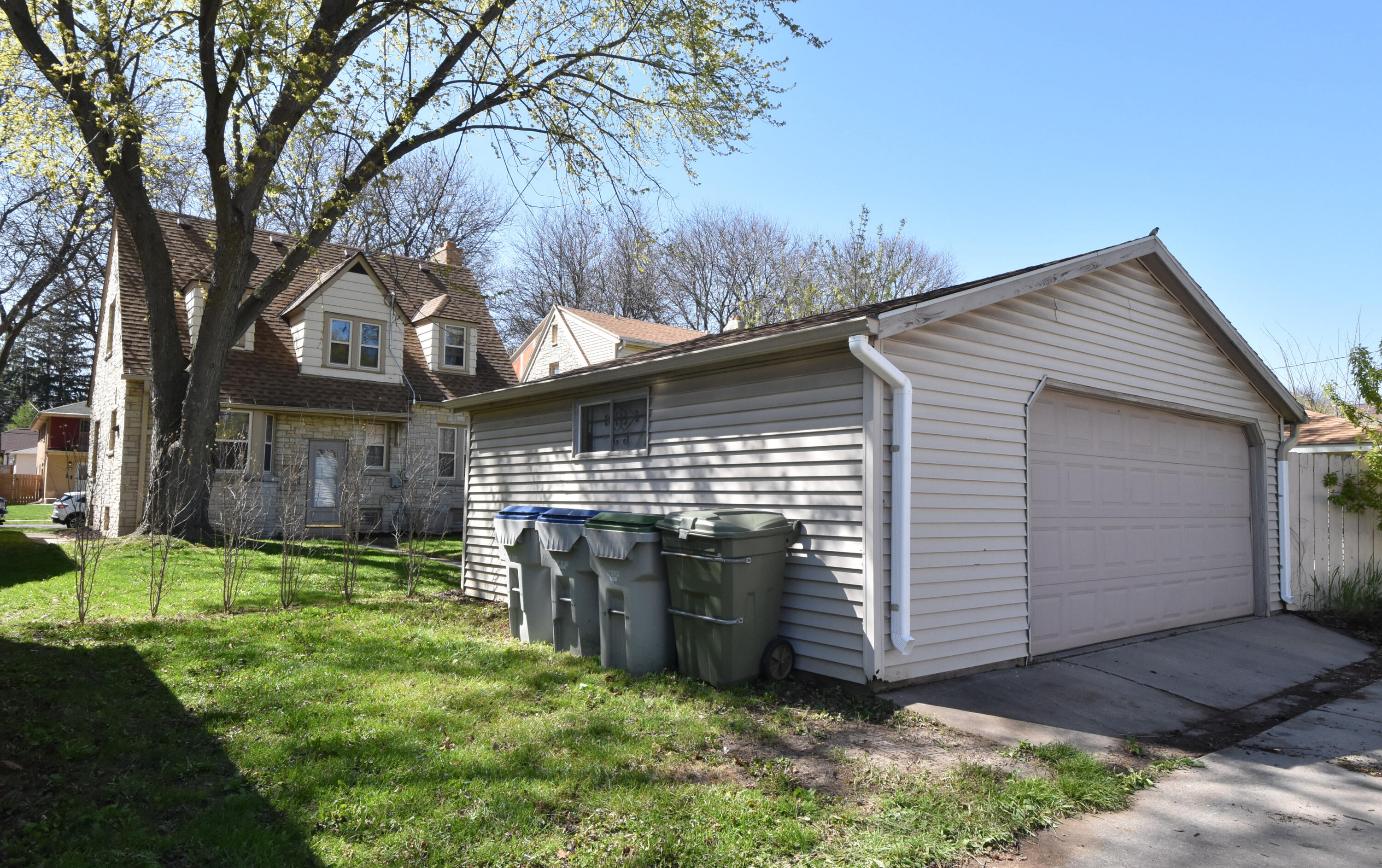 3218 N 50th St