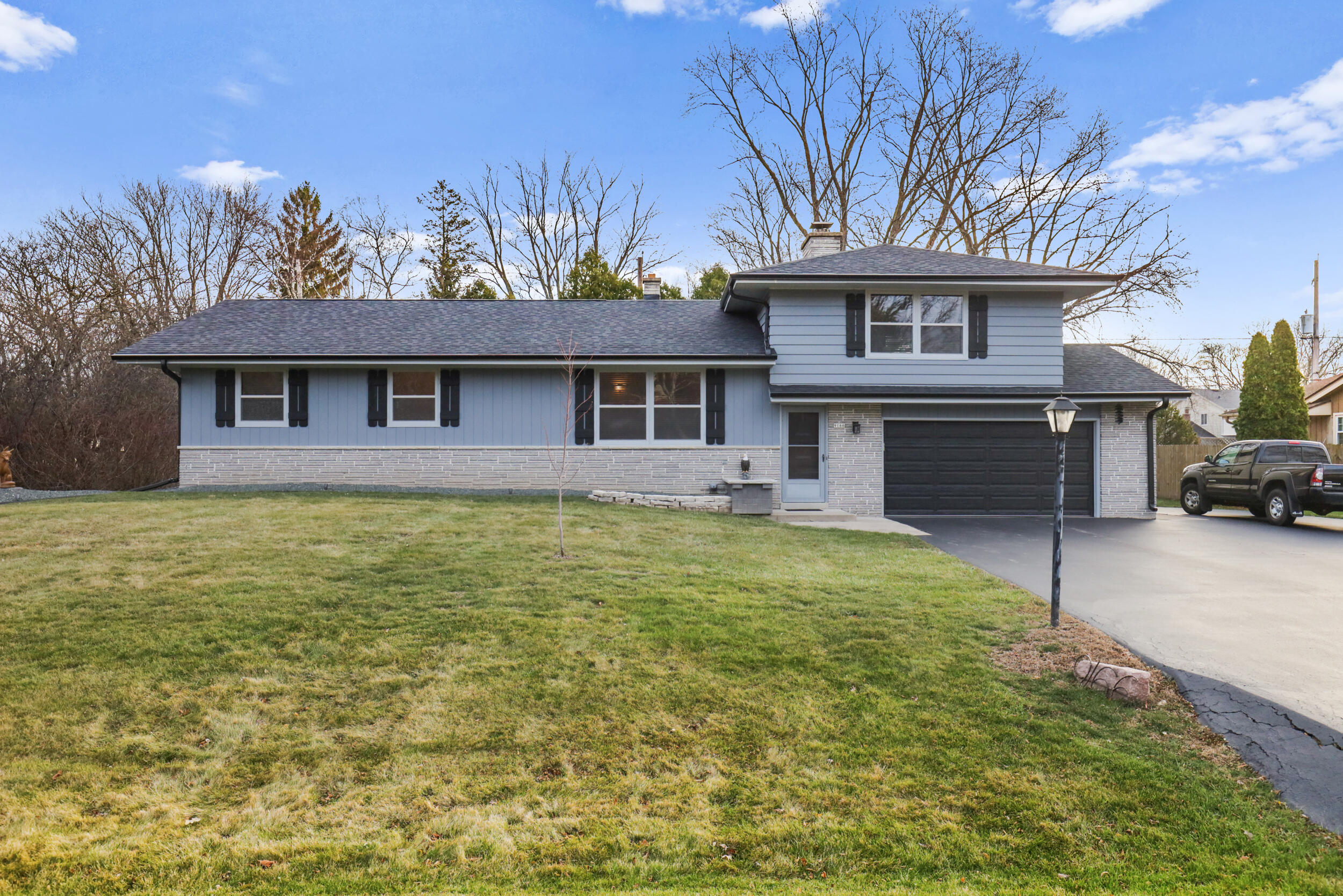 9166 N Silver Brook Ln