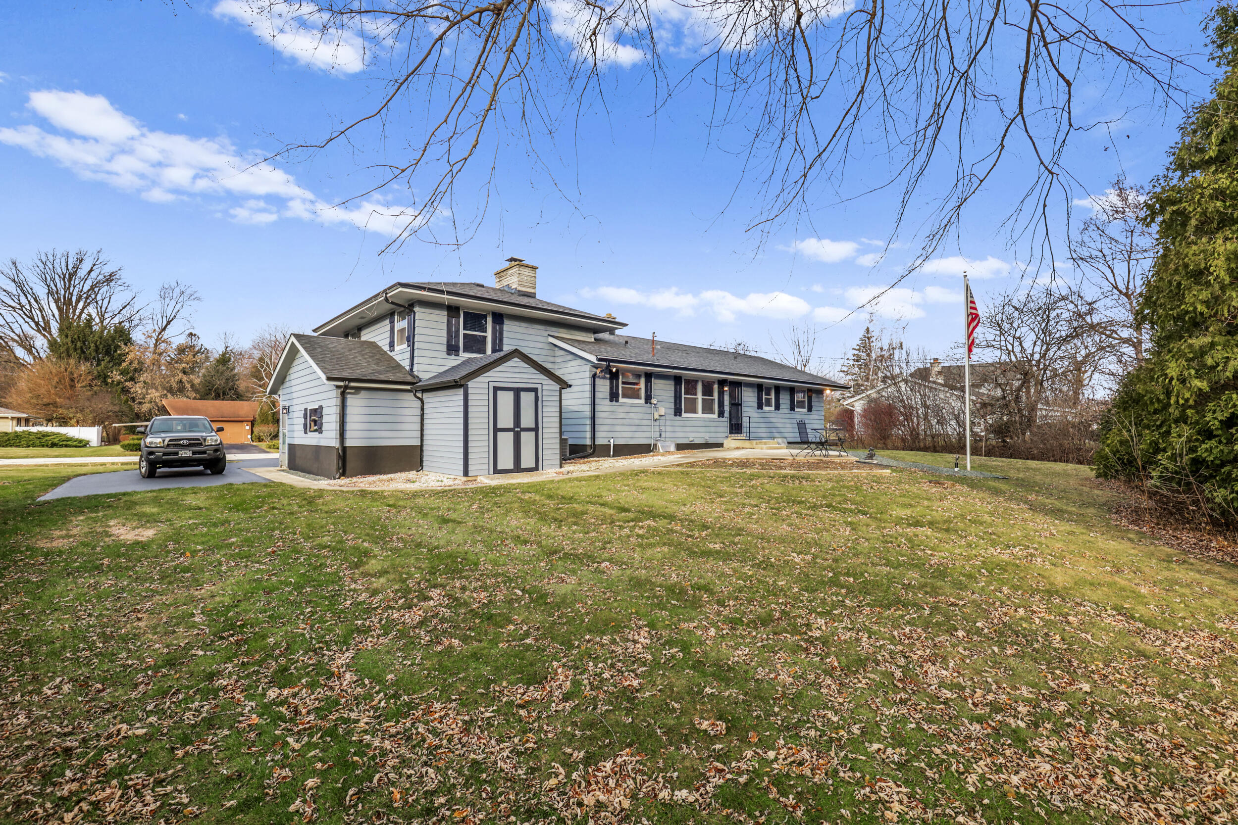 9166 N Silver Brook Ln