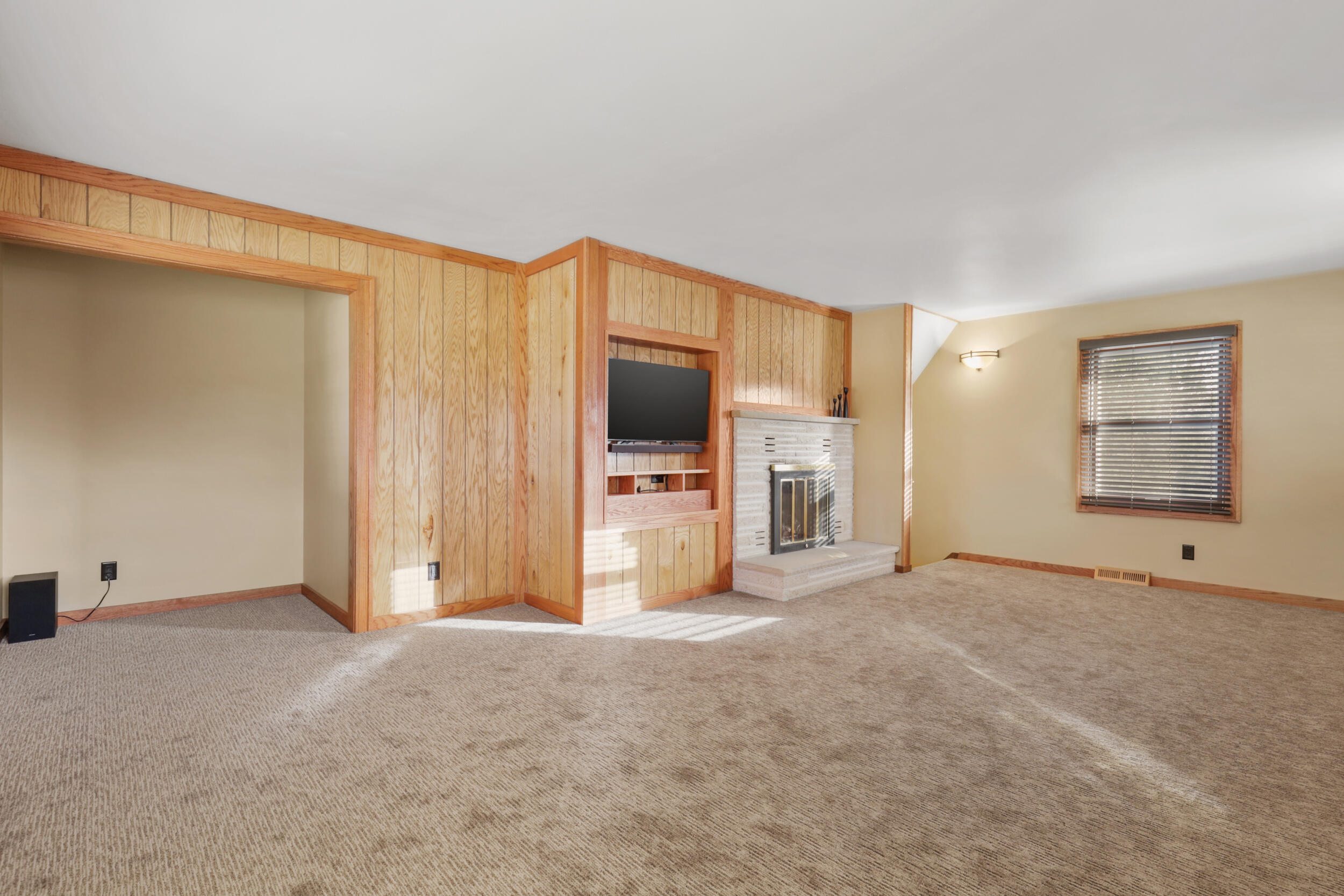 9166 N Silver Brook Ln