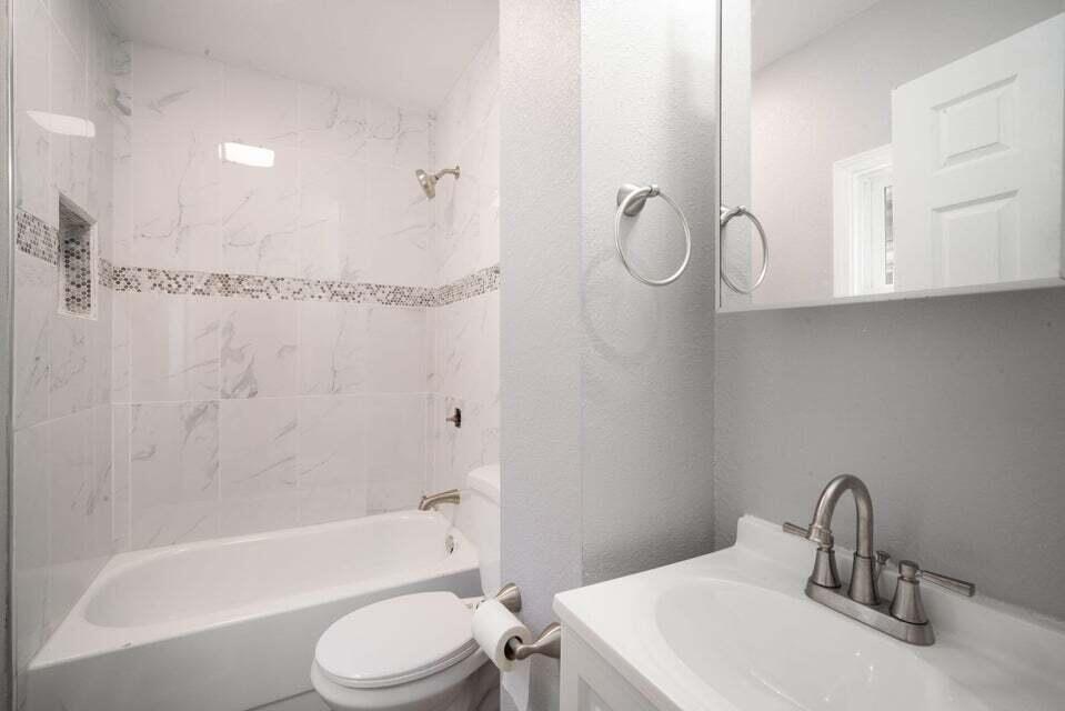 2646 N Vel R Phillips Ave