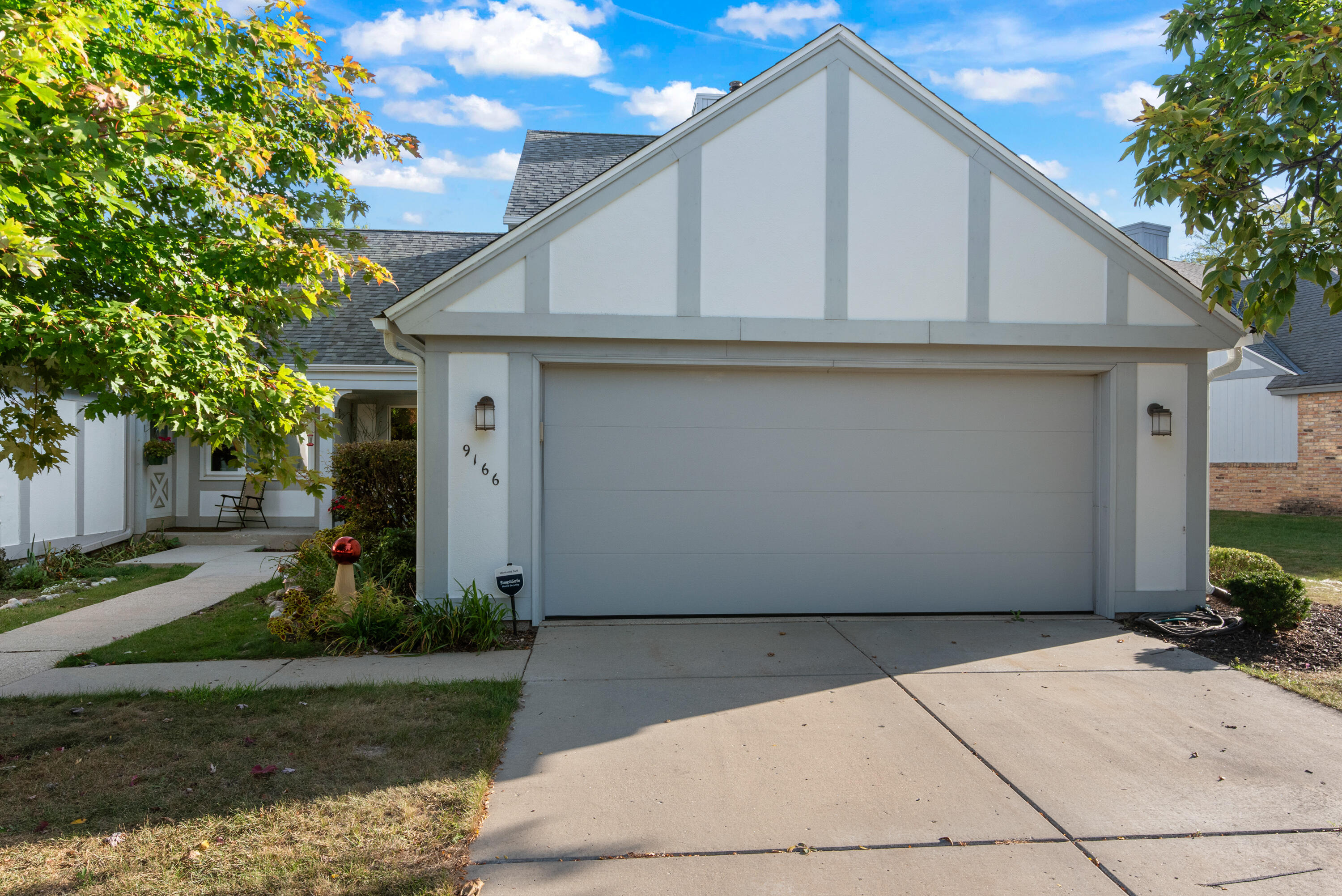 9166 N Briarwood Ct