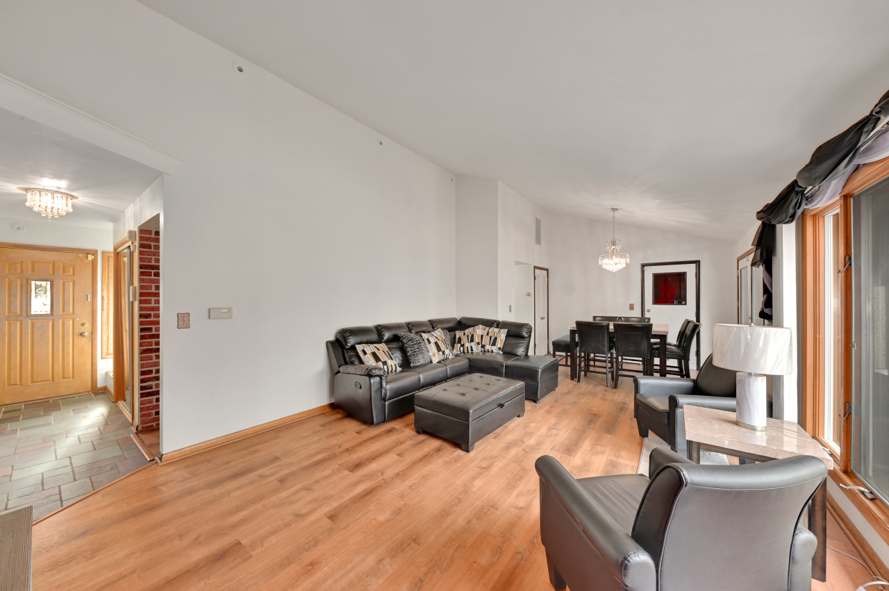 5406 W Portage Ave