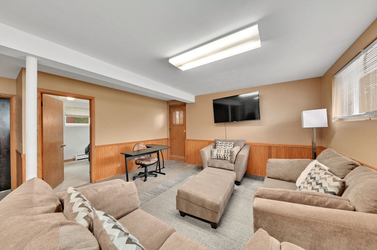 5406 W Portage Ave