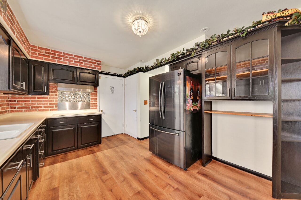 5406 W Portage Ave