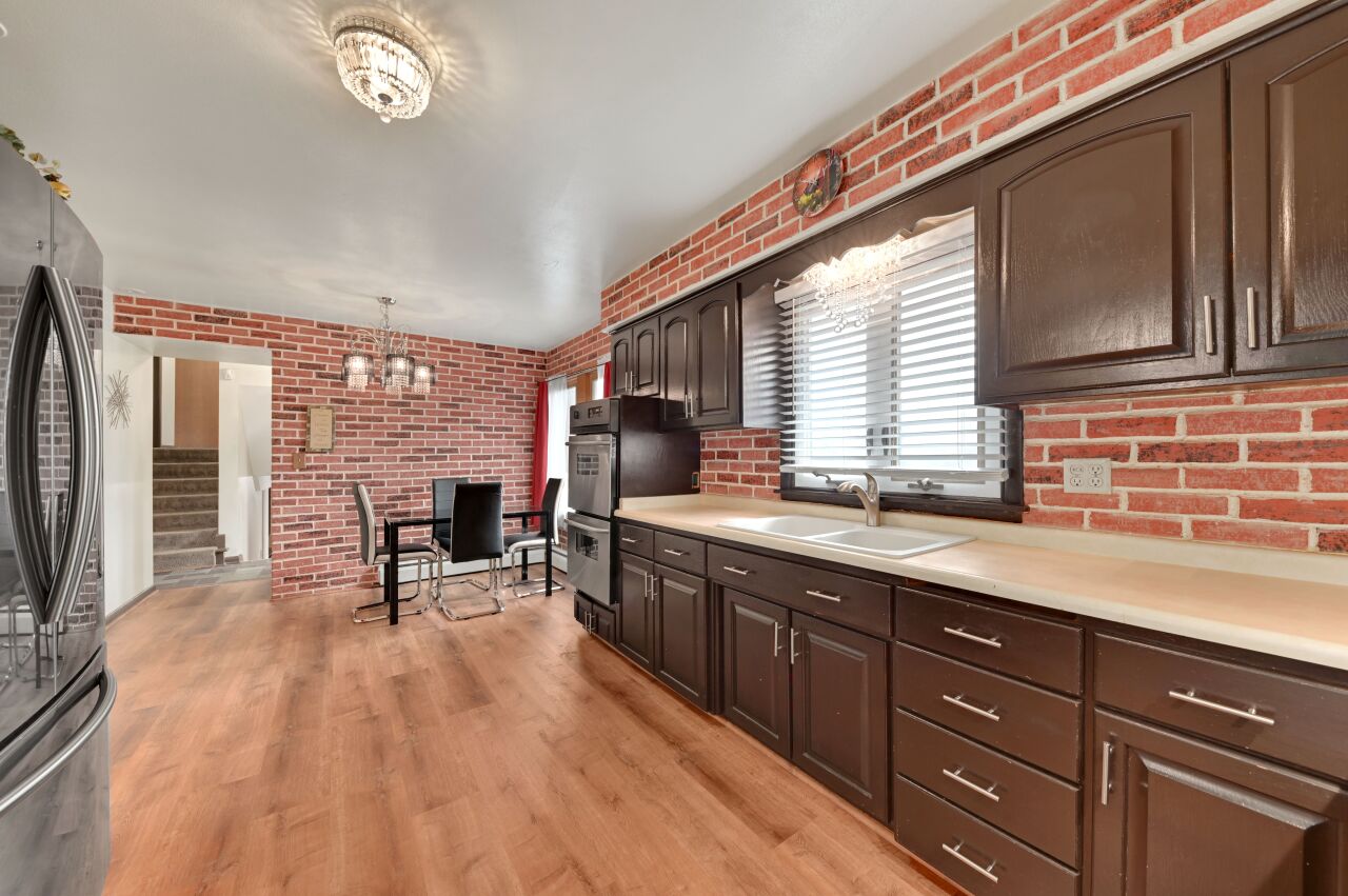 5406 W Portage Ave