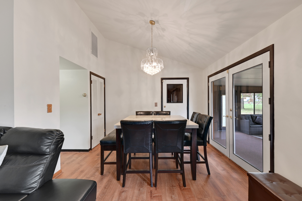 5406 W Portage Ave