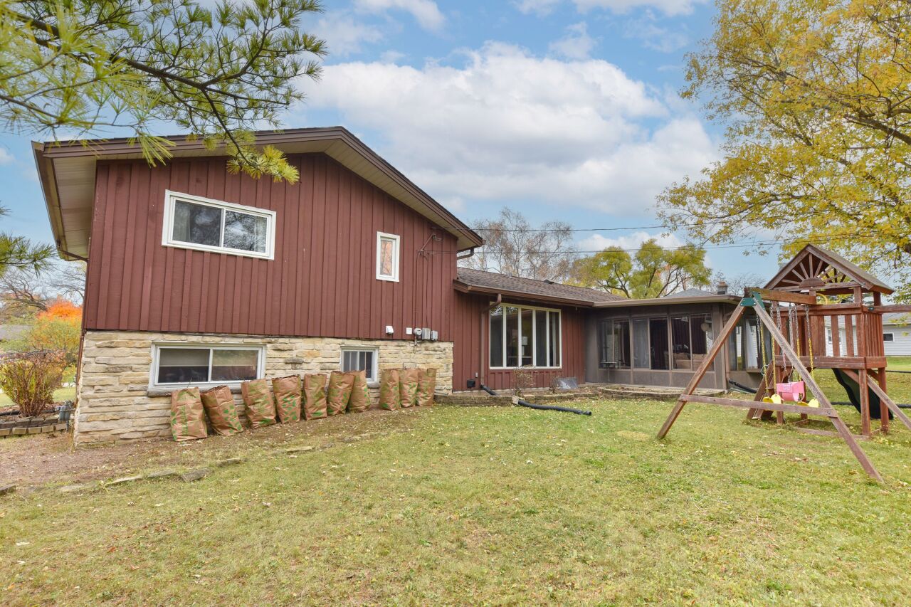 5406 W Portage Ave