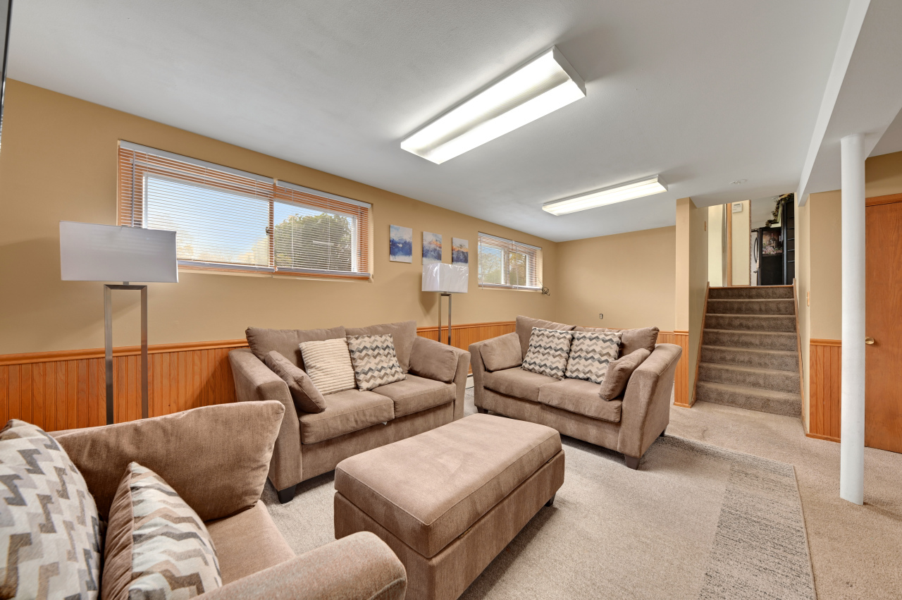 5406 W Portage Ave