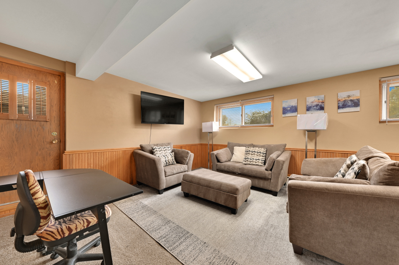 5406 W Portage Ave