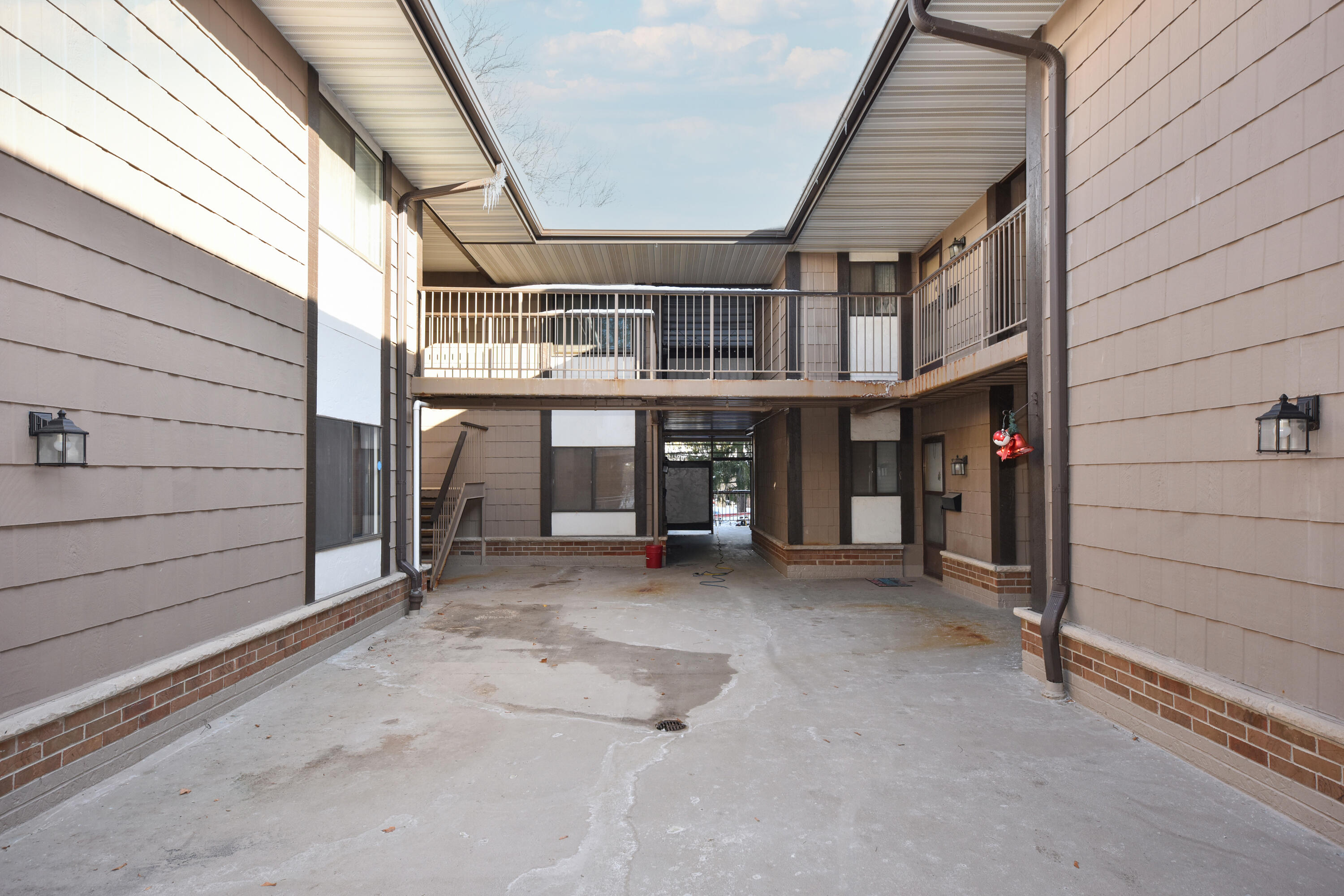 8605 N Servite Dr Unit: 105