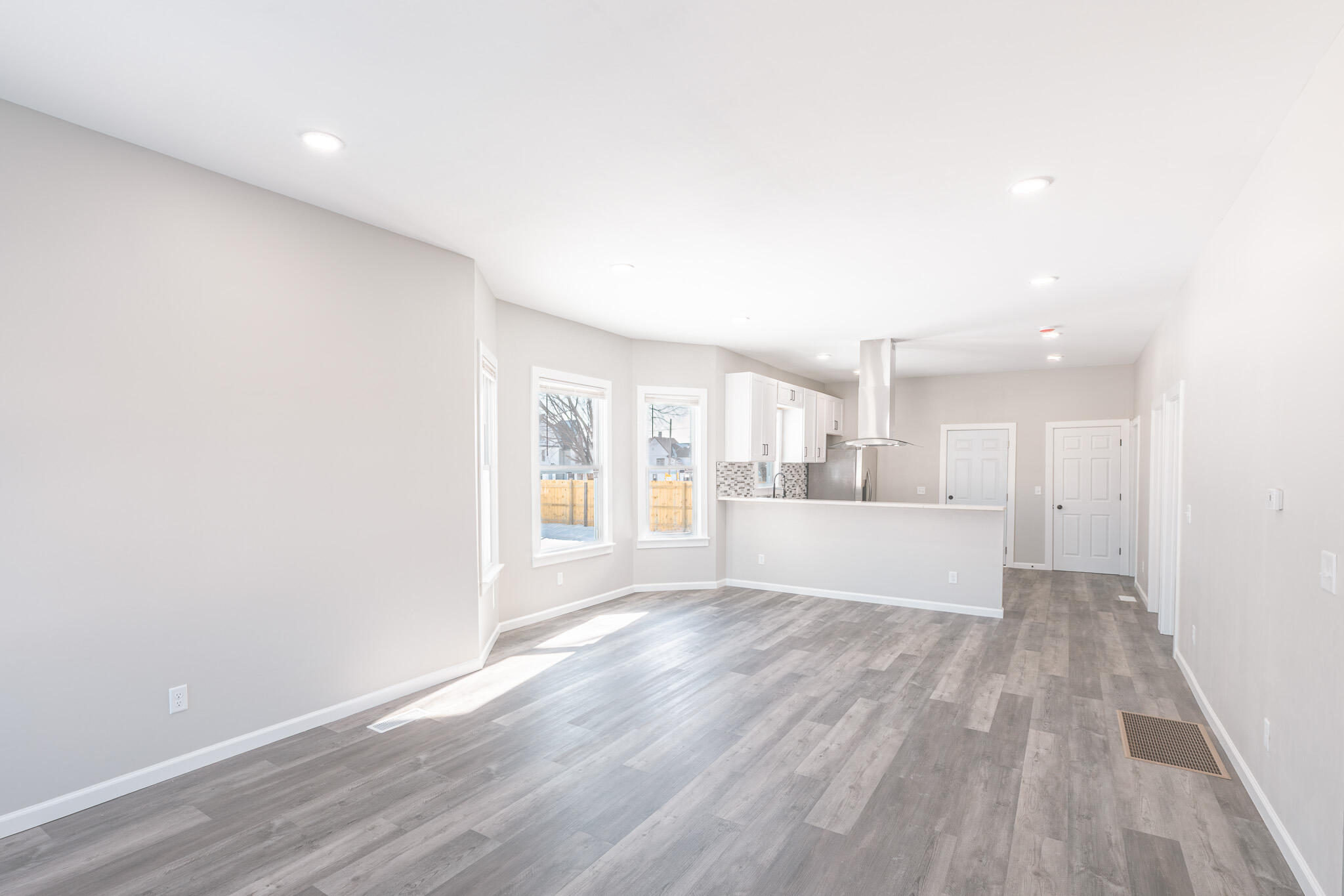 3513 W Lloyd St Unit: 3515