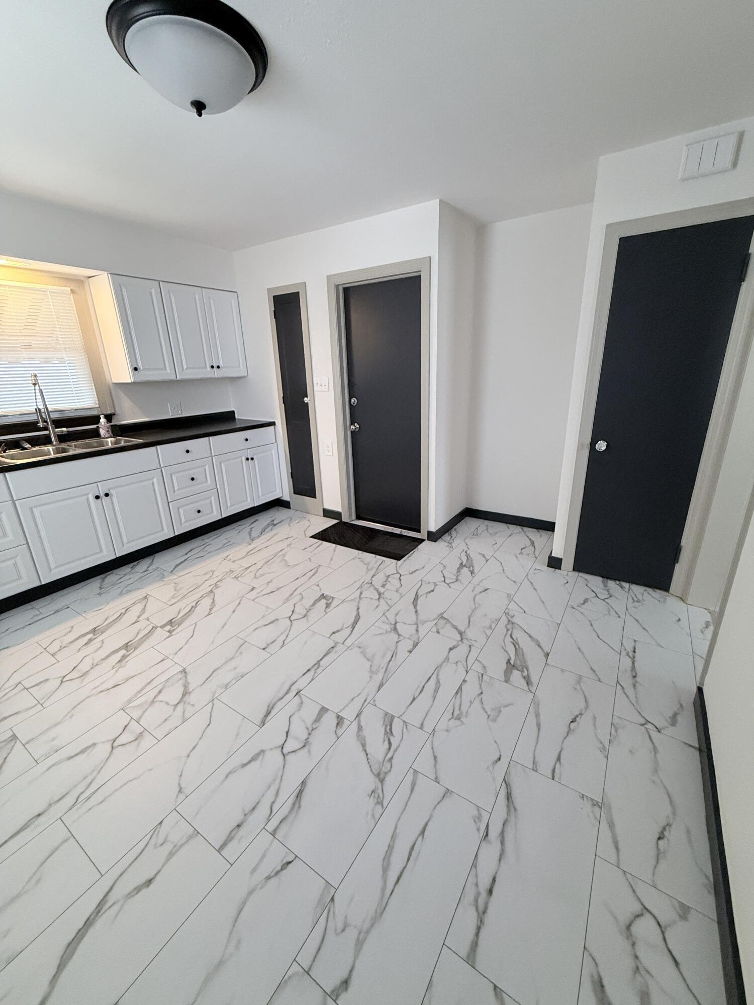 4023 N 48th St Unit: 4023A