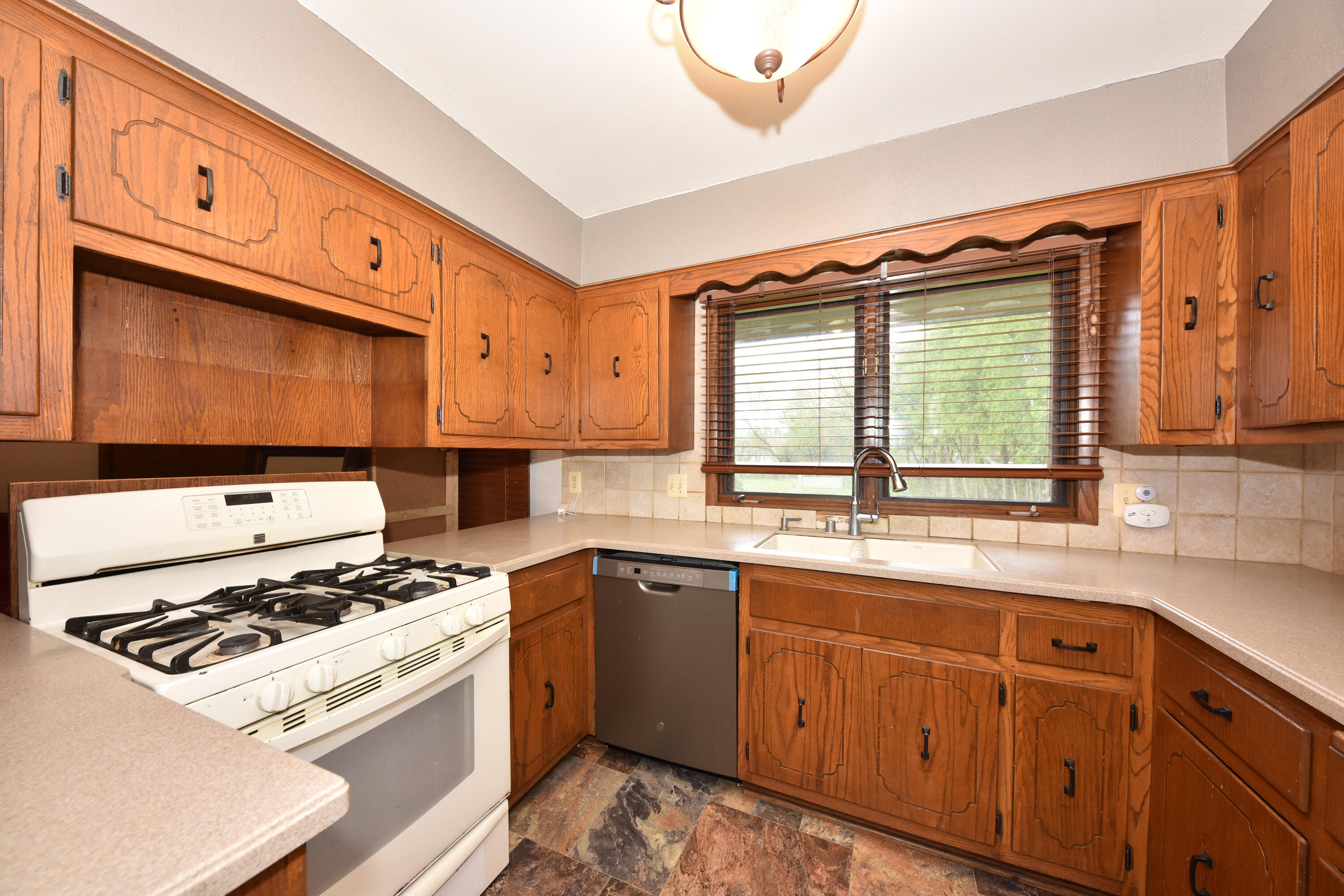 3910 W Calumet Rd