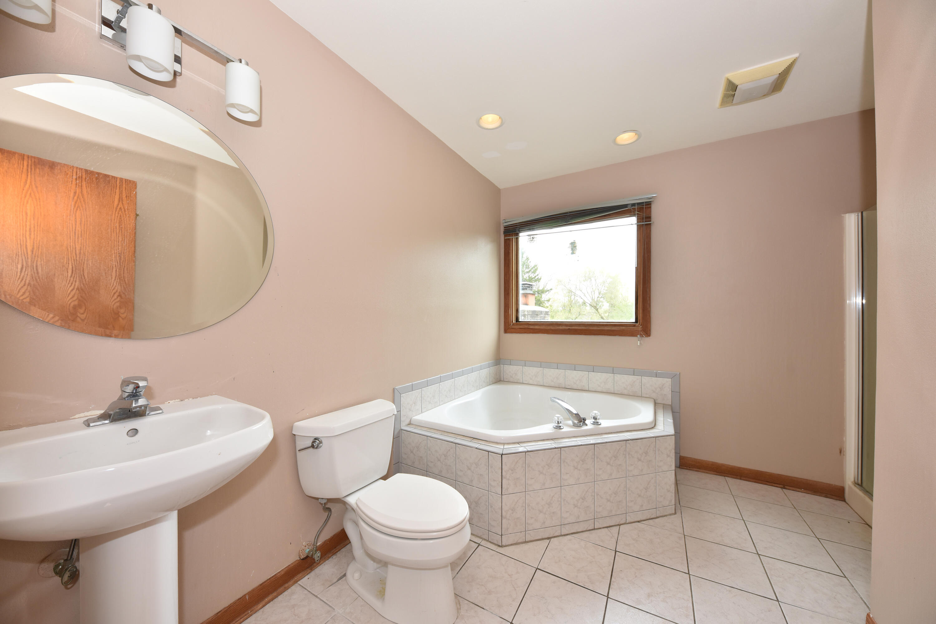 3910 W Calumet Rd