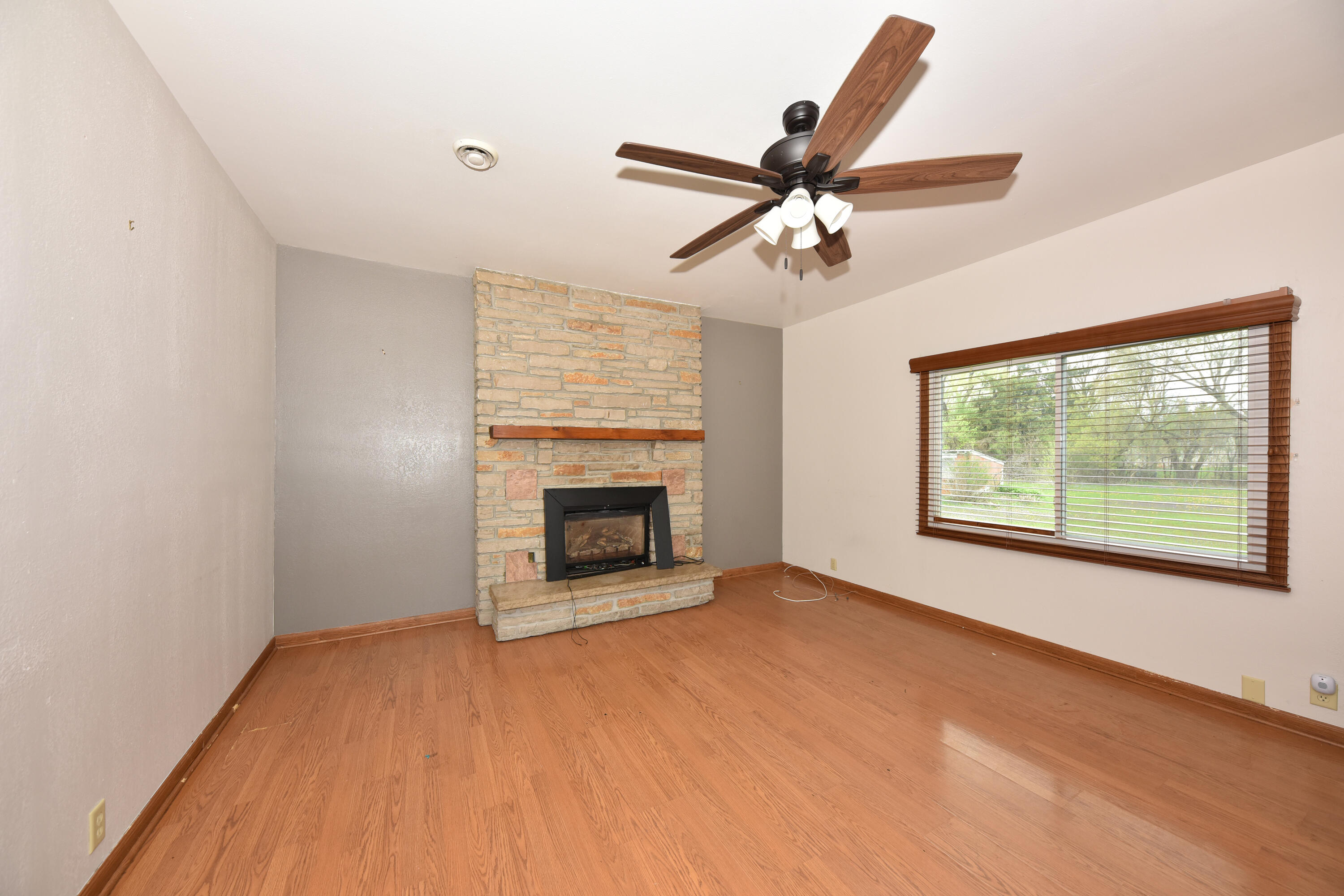 3910 W Calumet Rd