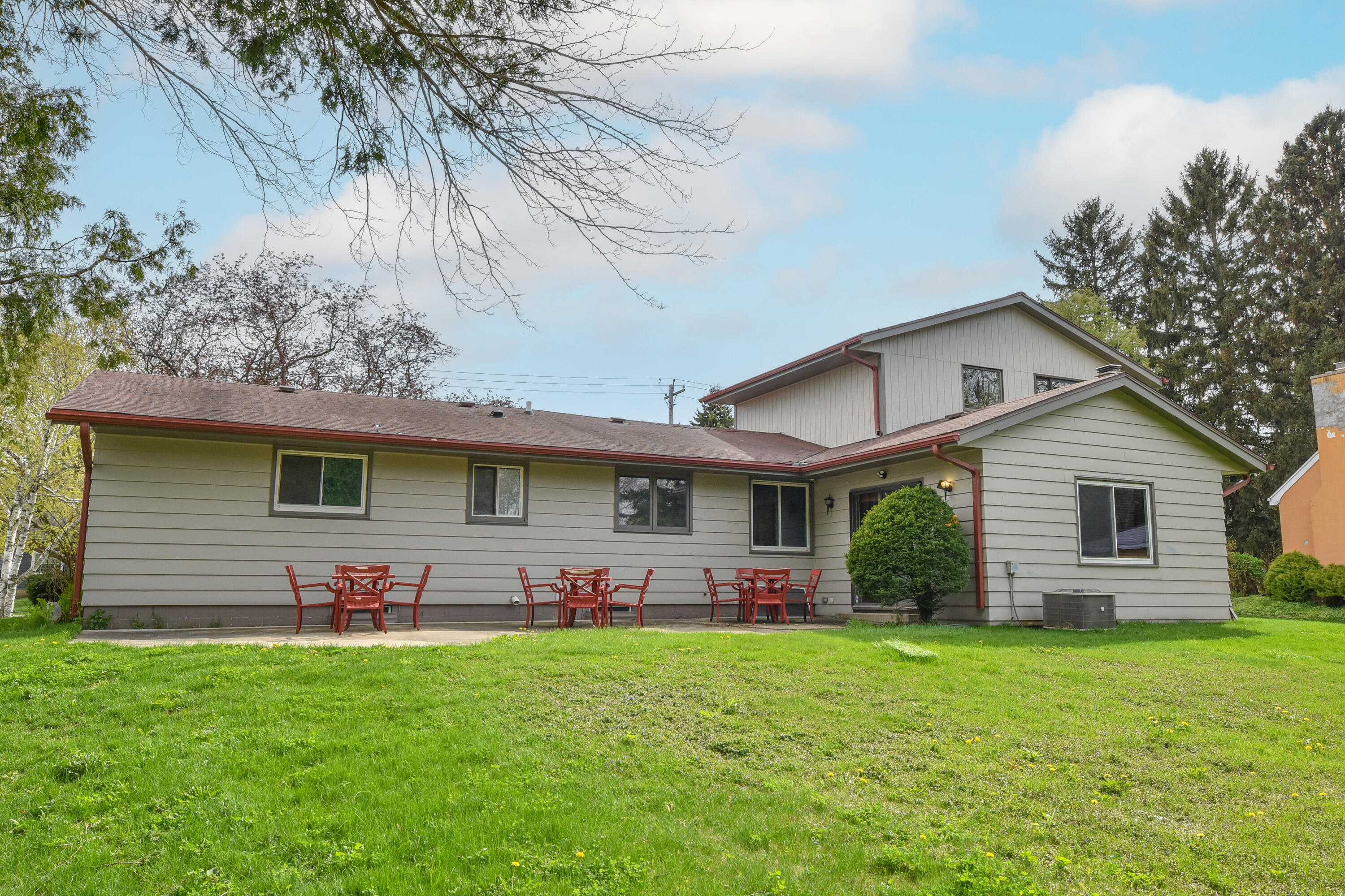 3910 W Calumet Rd