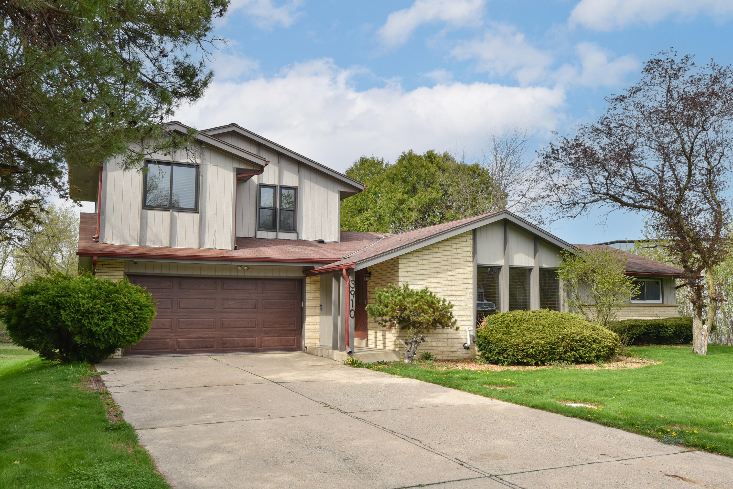 3910 W Calumet Rd