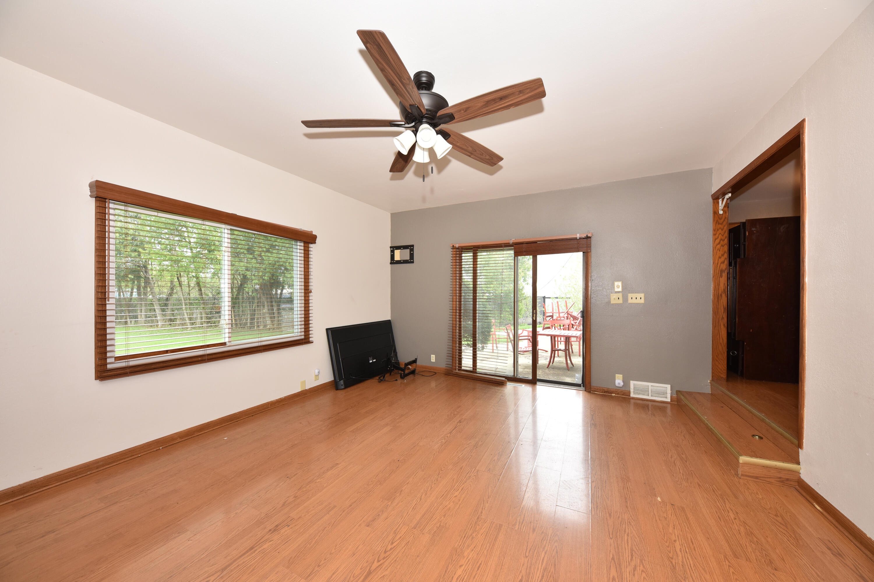 3910 W Calumet Rd