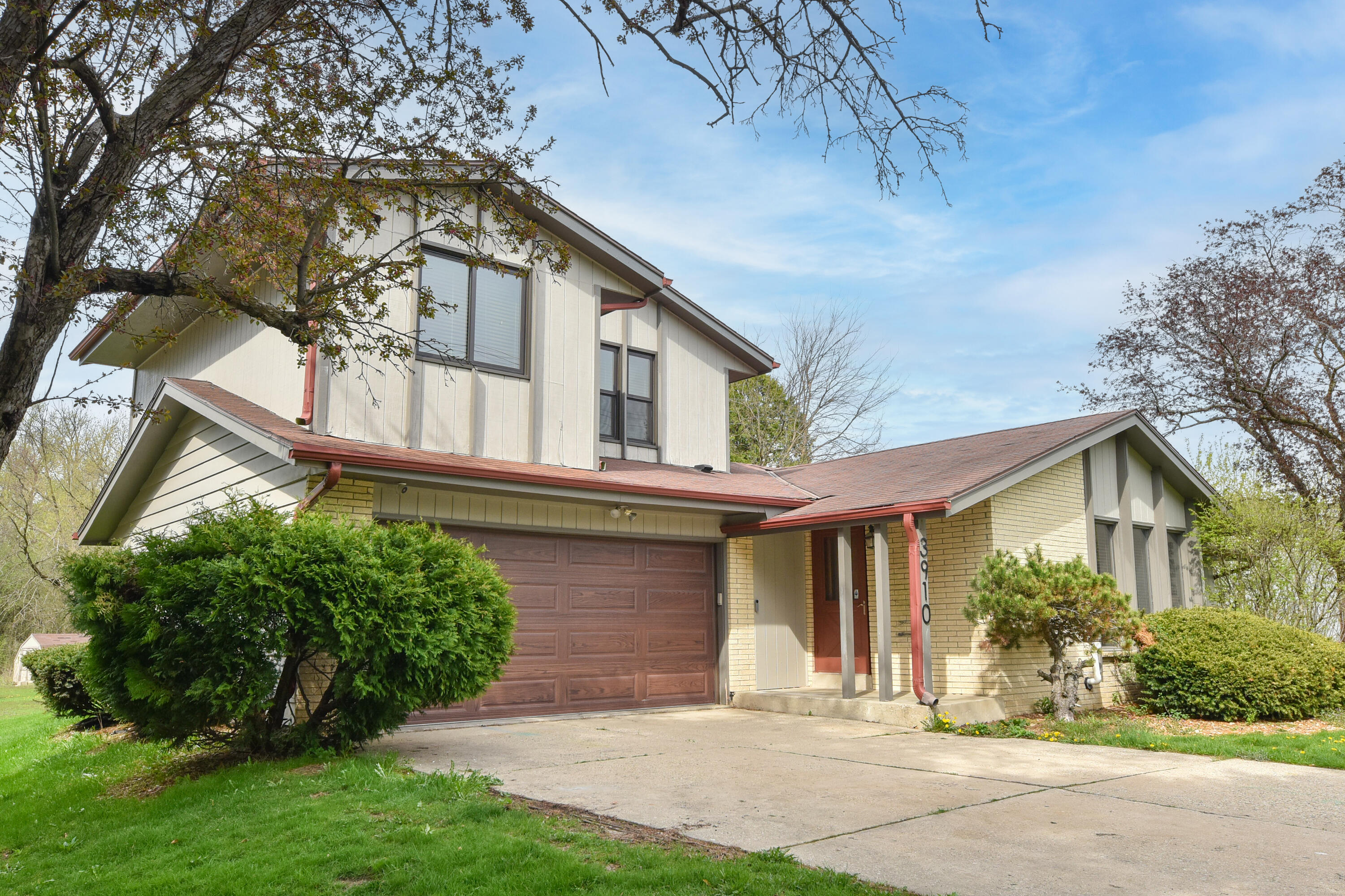 3910 W Calumet Rd