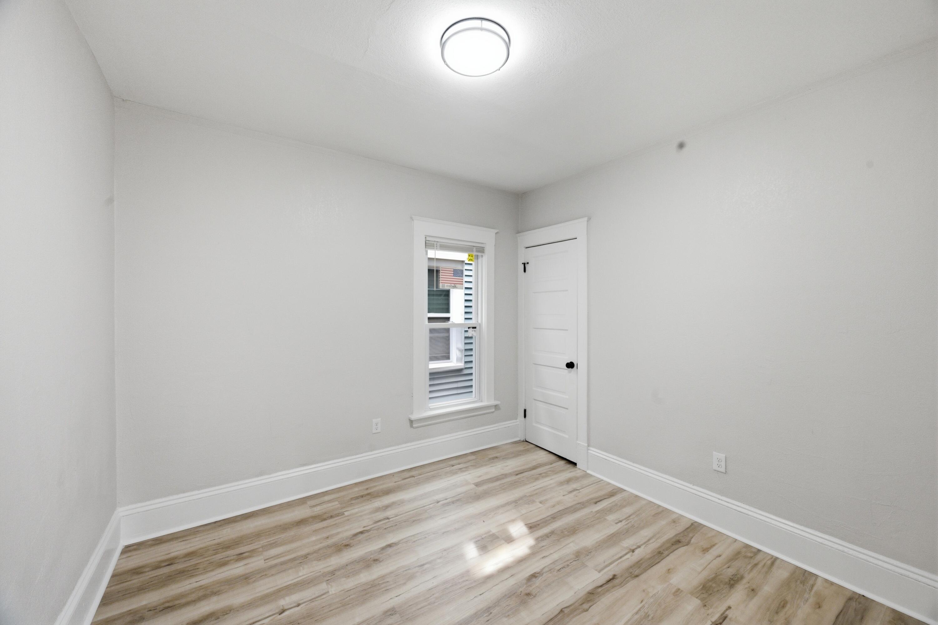 2935 N 28th St, 2937
