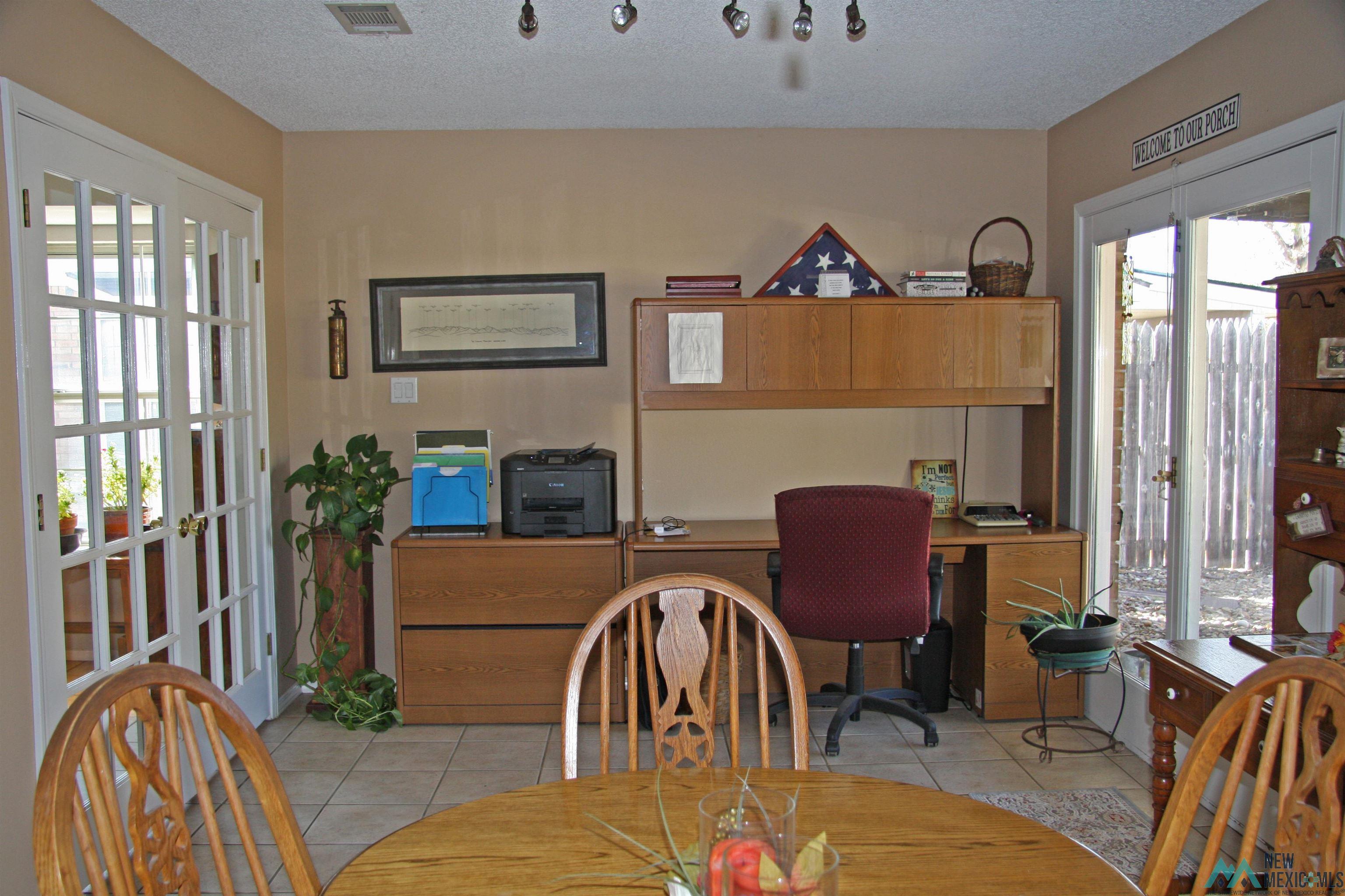 404 Chanticleer Place