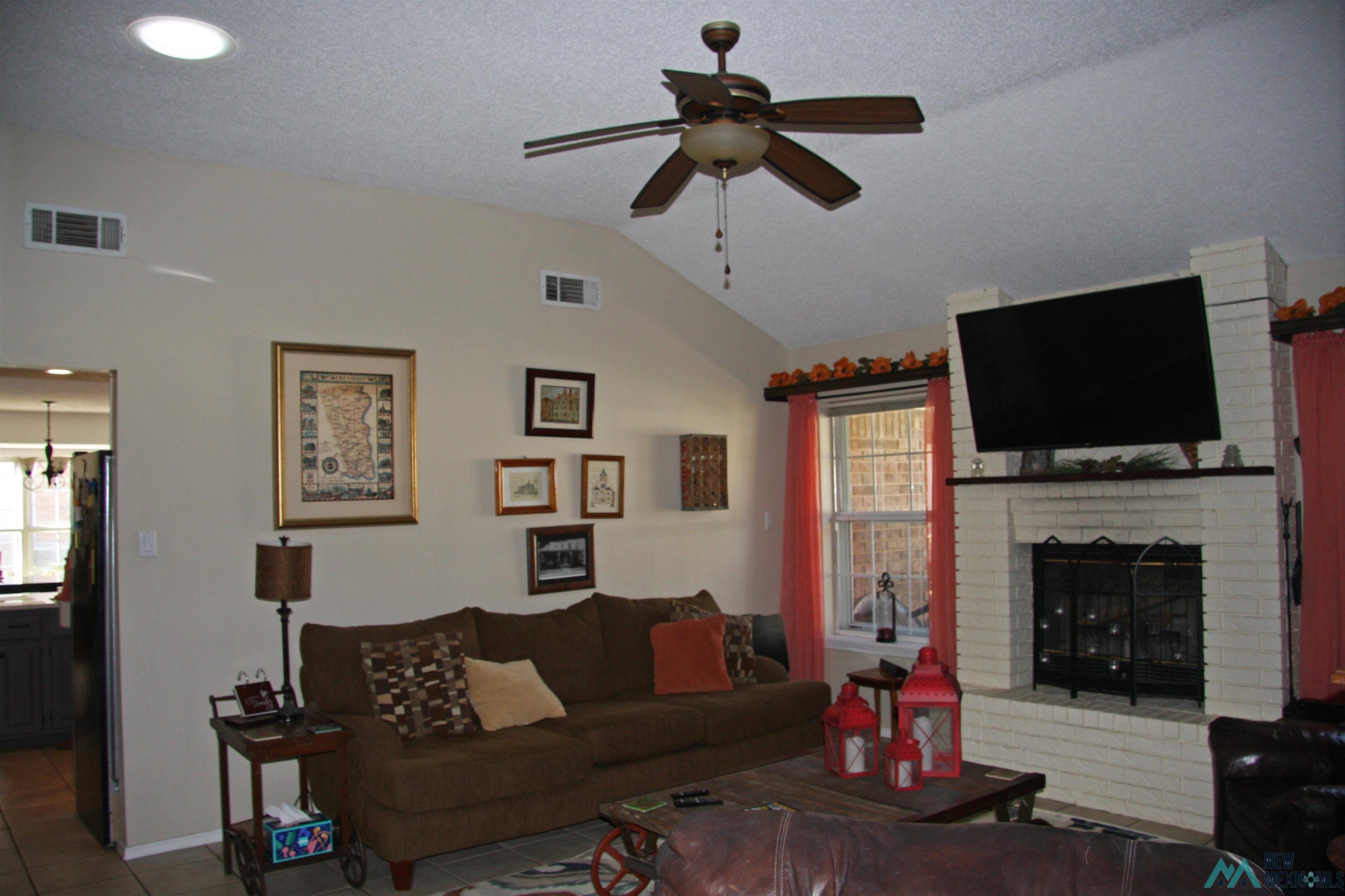 404 Chanticleer Place