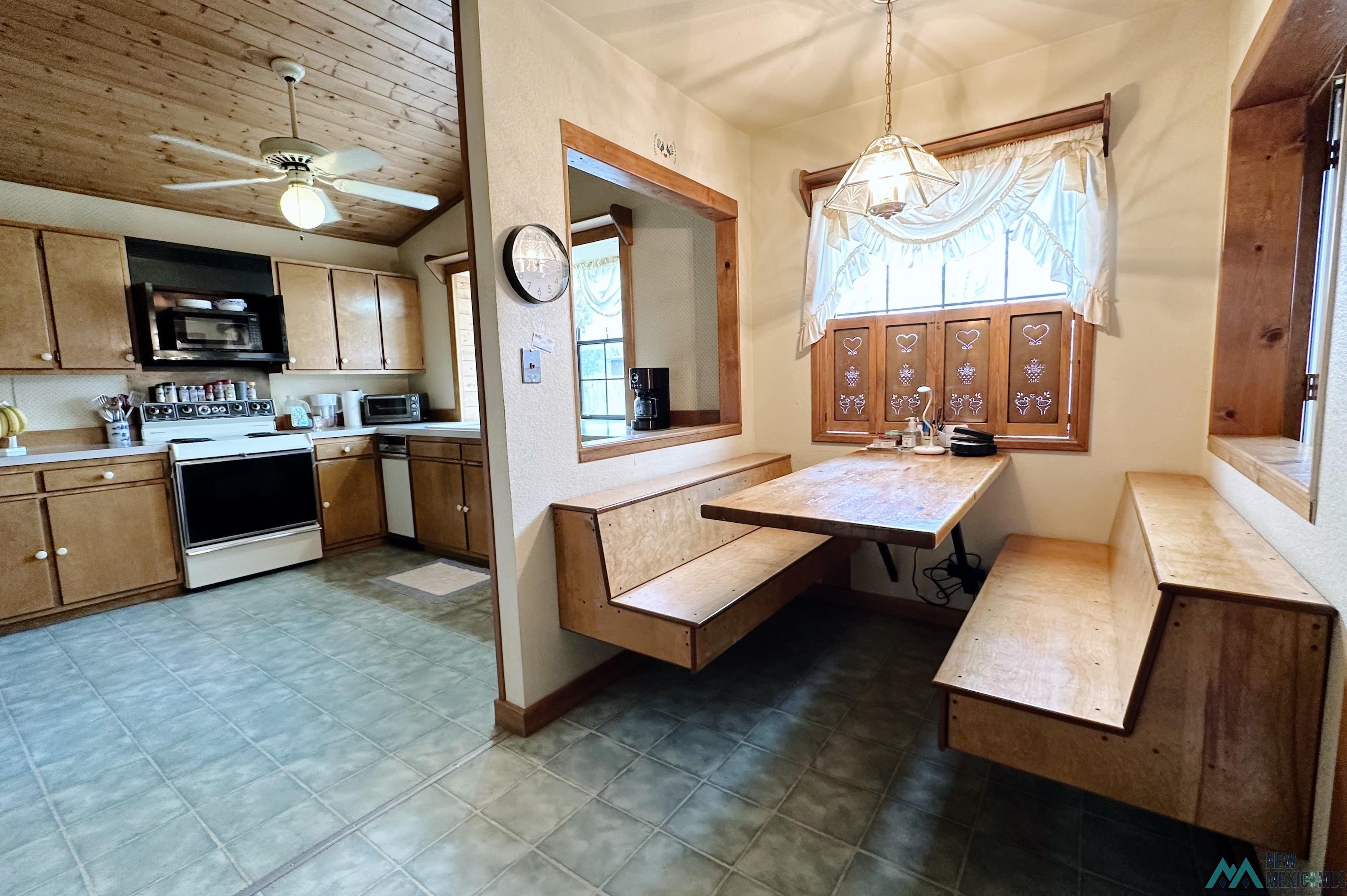 221 Chanticleer Place