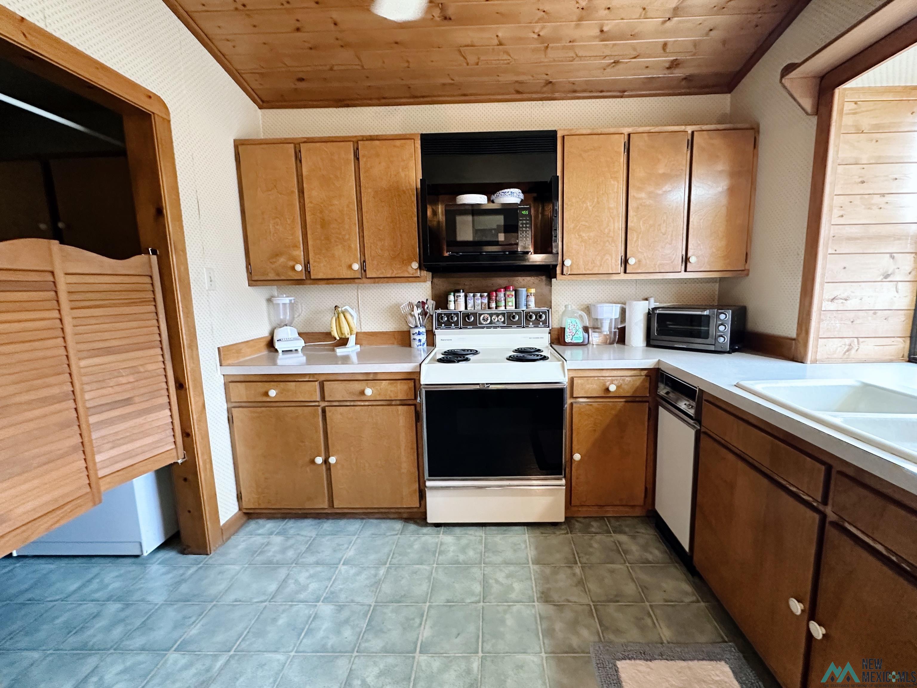221 Chanticleer Place
