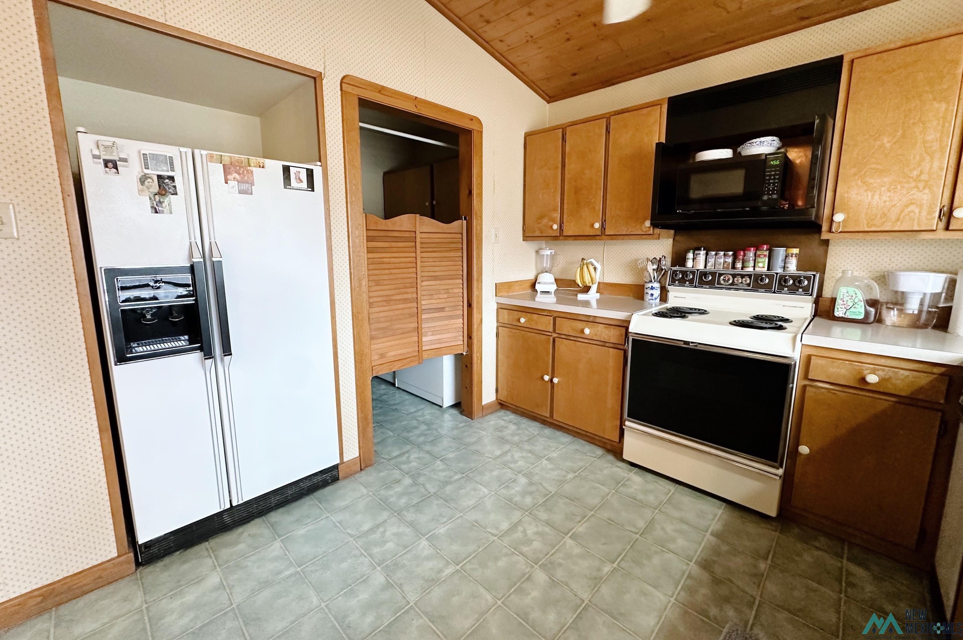 221 Chanticleer Place
