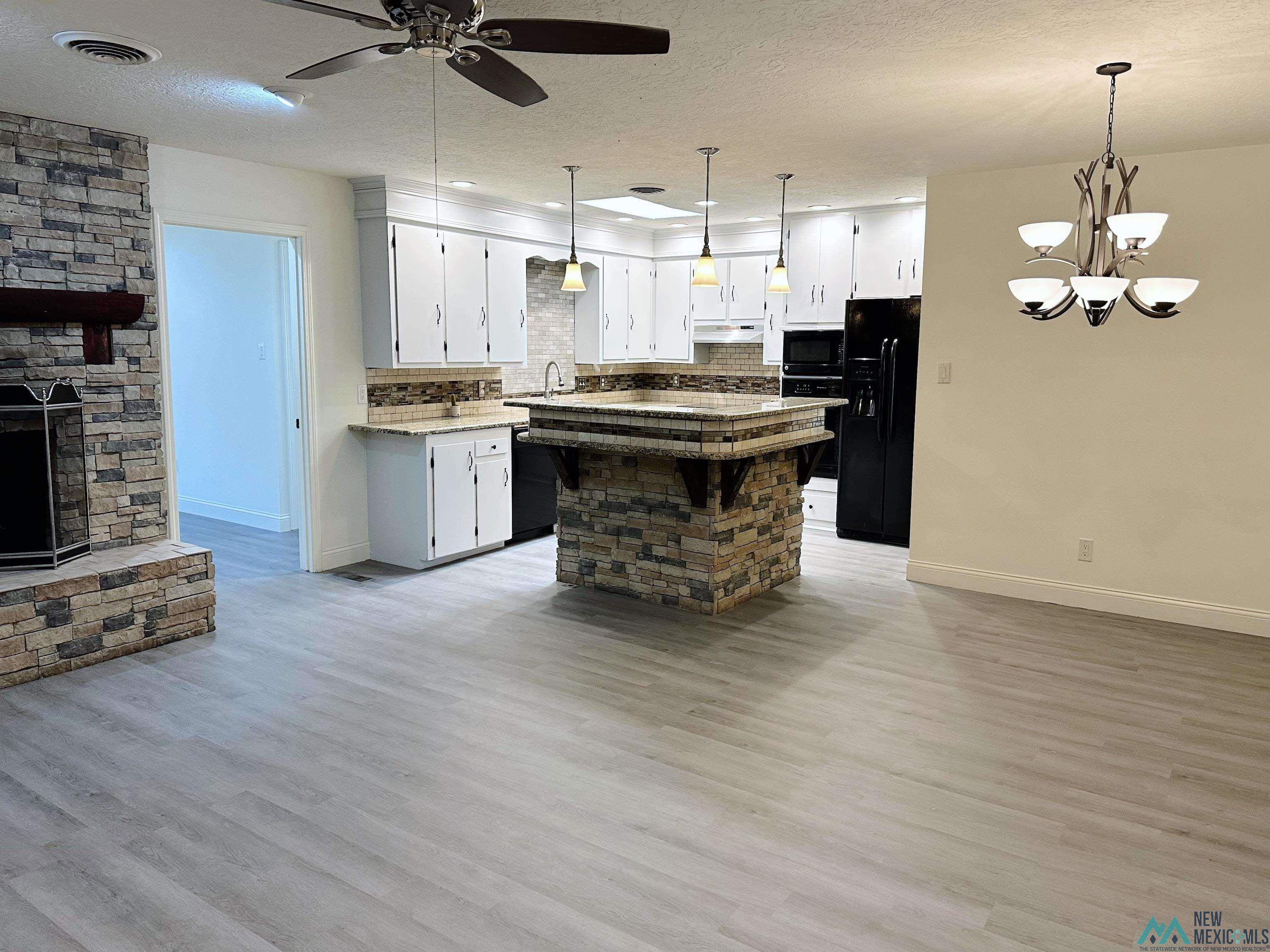 609 W Kathie Drive